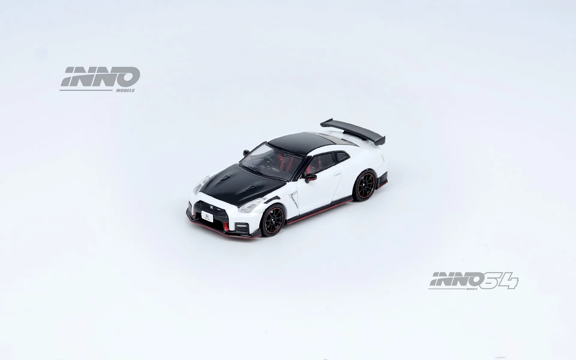 INNO64 NISSAN GT-R (R35) NISMO White
