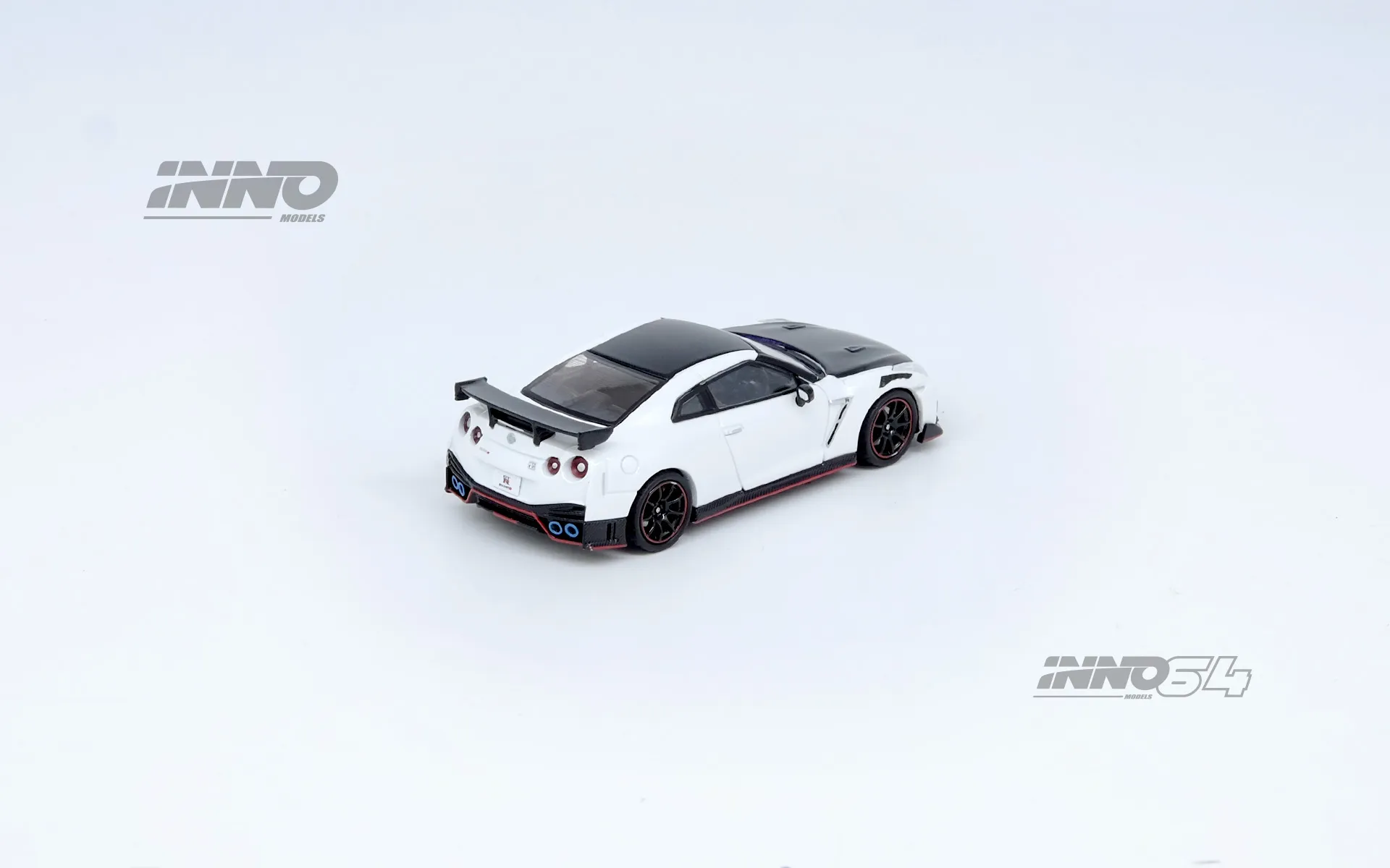 INNO64 NISSAN GT-R (R35) NISMO White