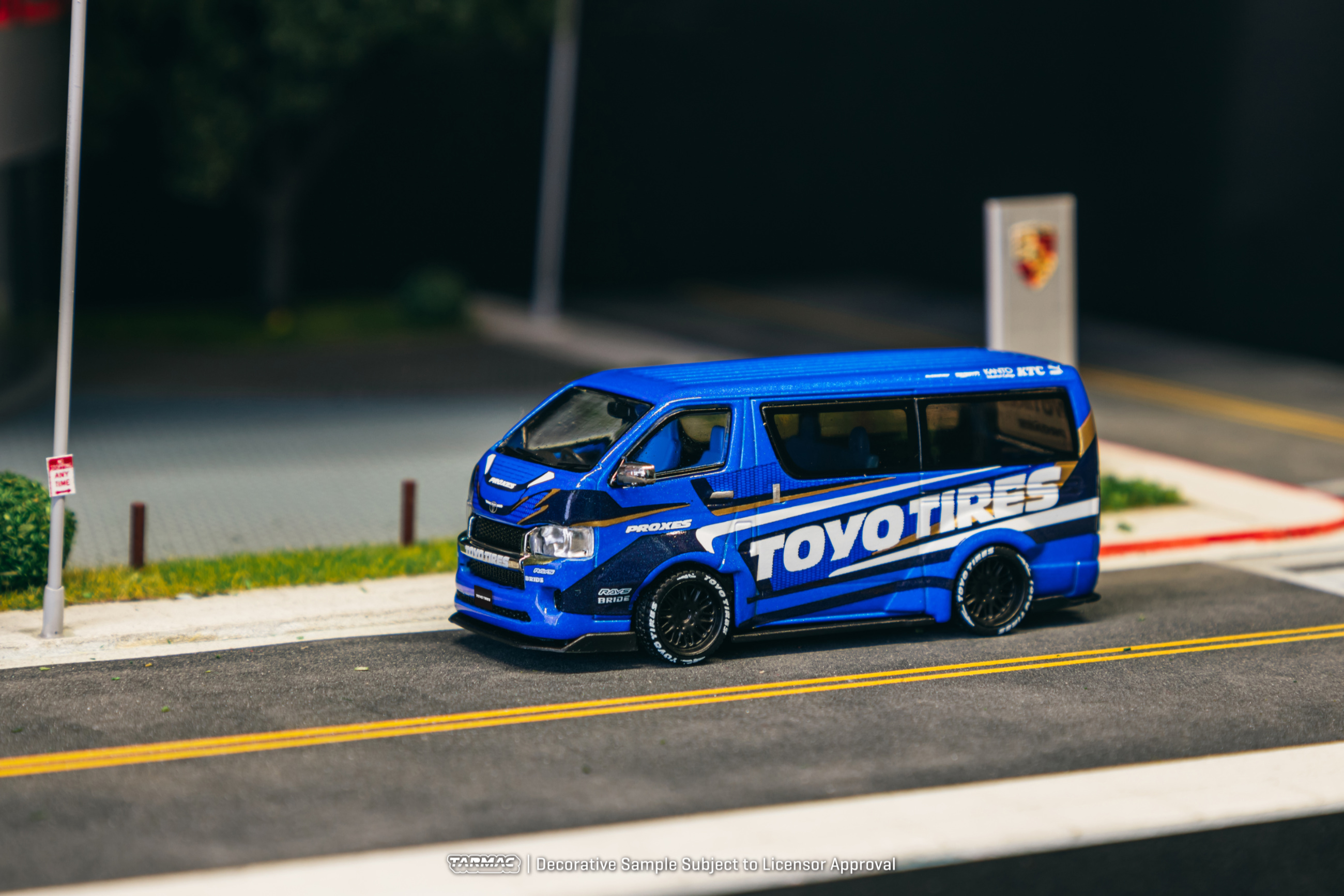Tarmac Works Toyota Hiace Widebody