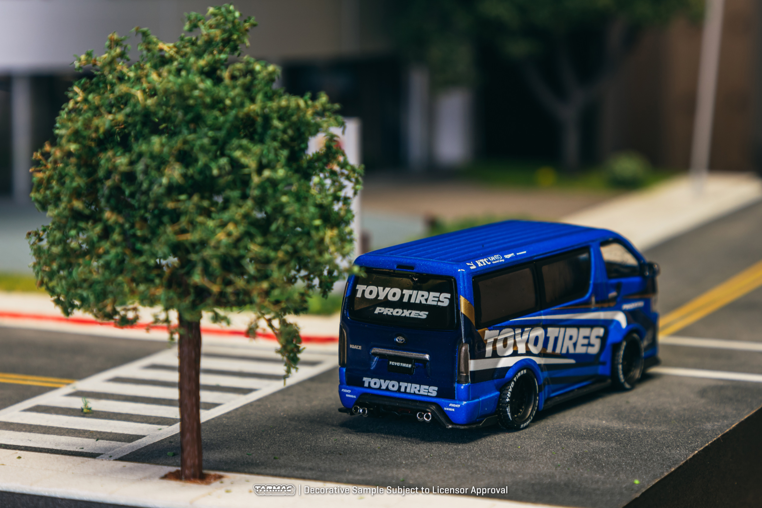 Tarmac Works Toyota Hiace Widebody