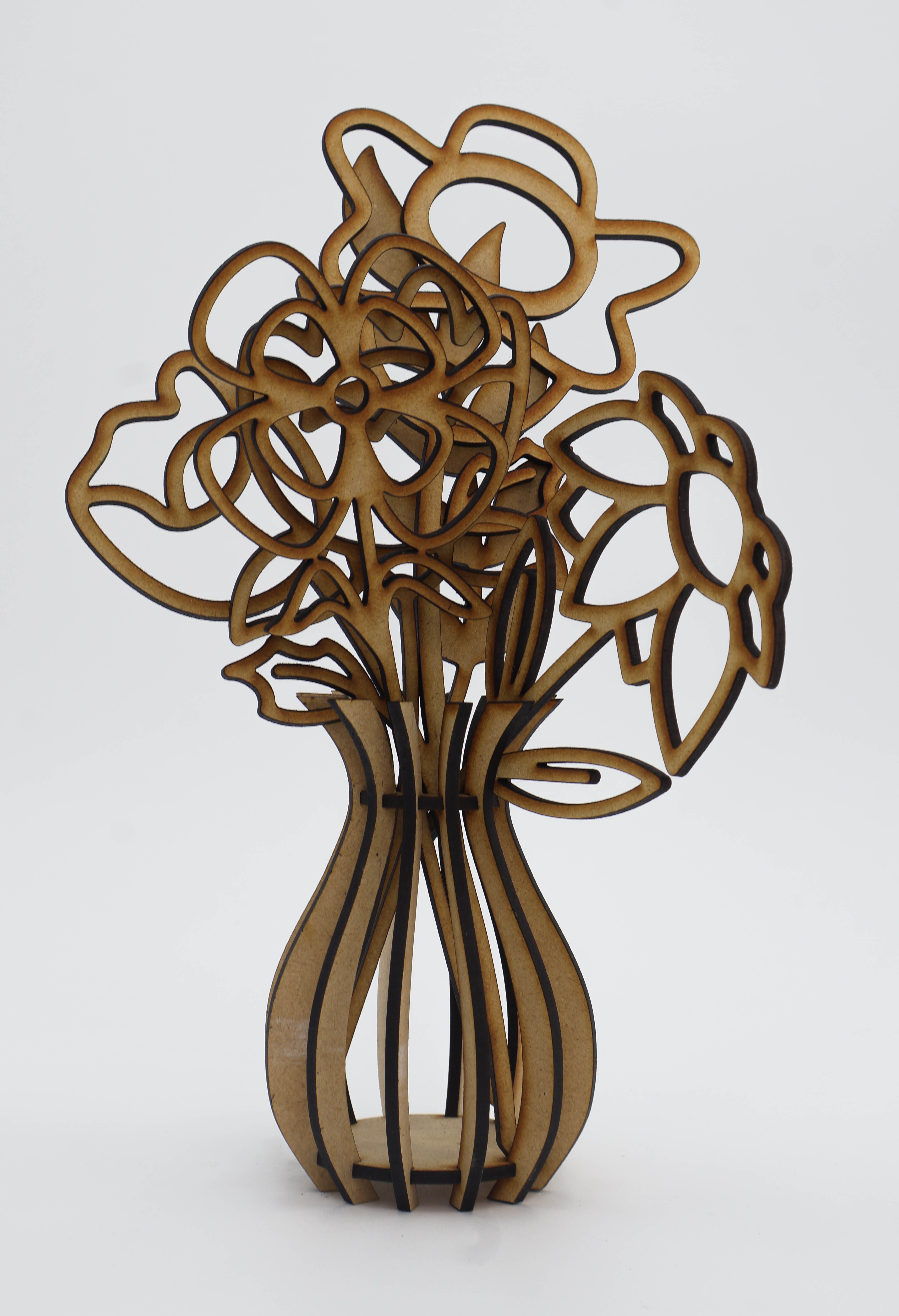 Arreglo floral de madera decorativo