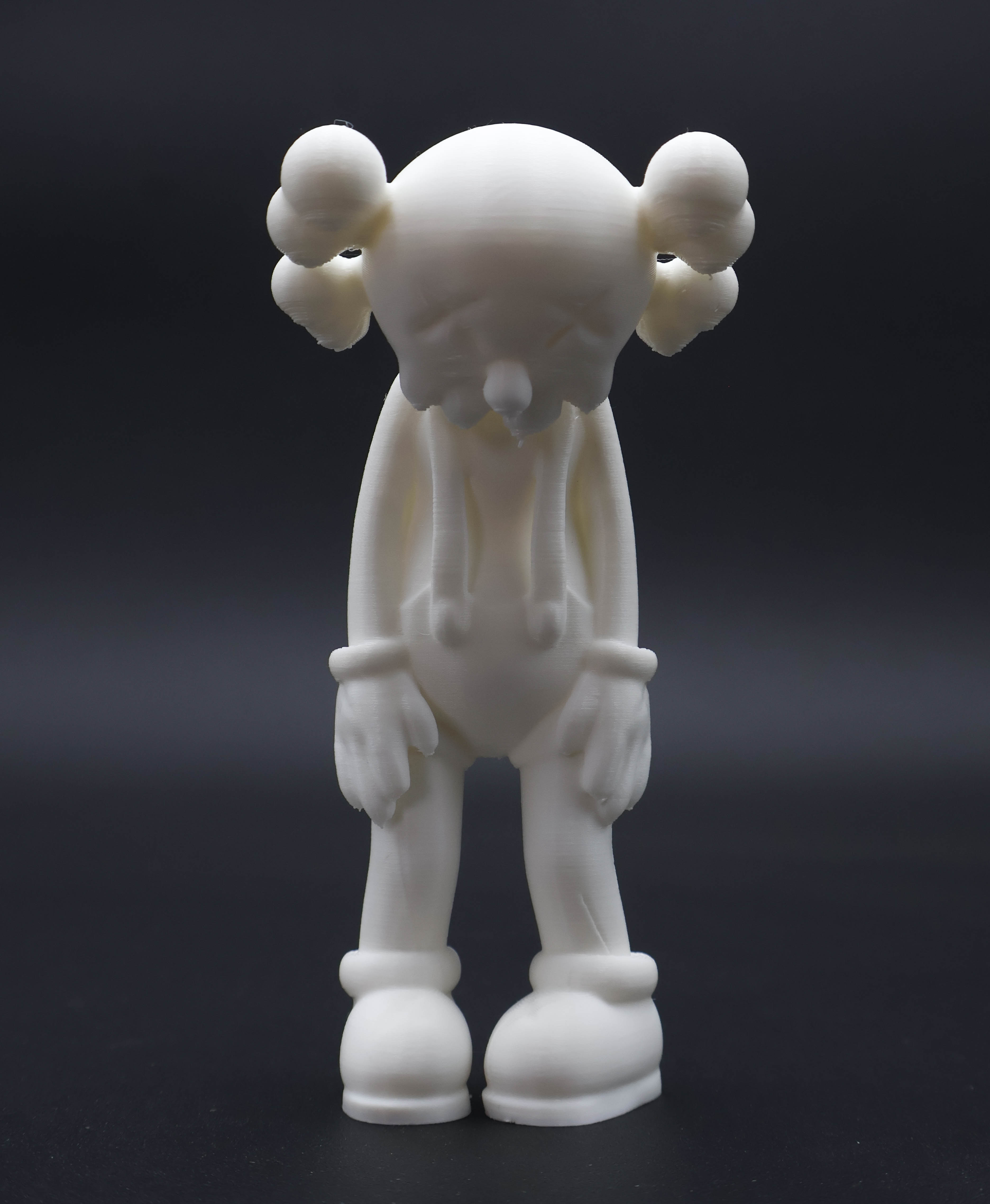 Figura de KAWS SAD