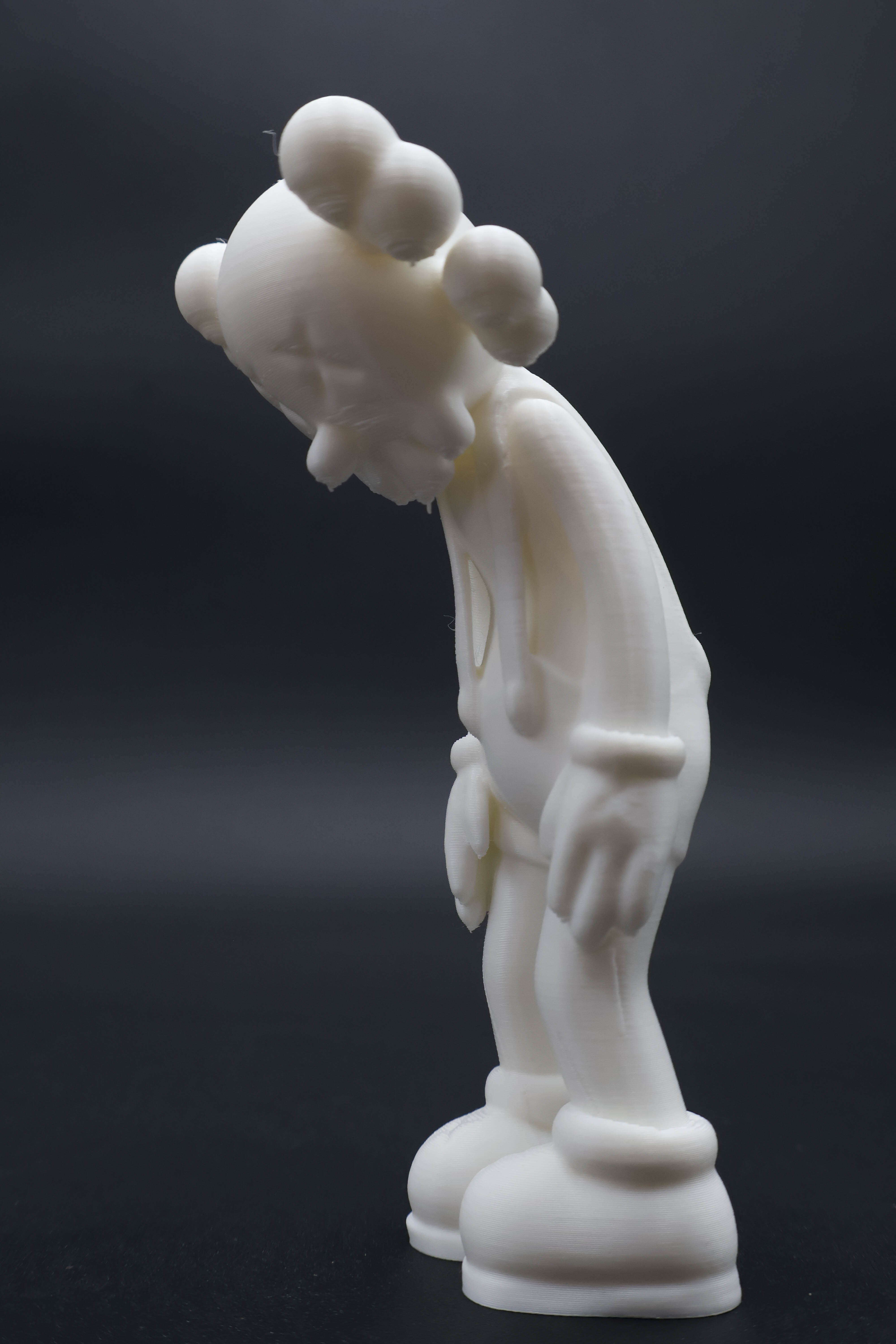 Figura de KAWS SAD