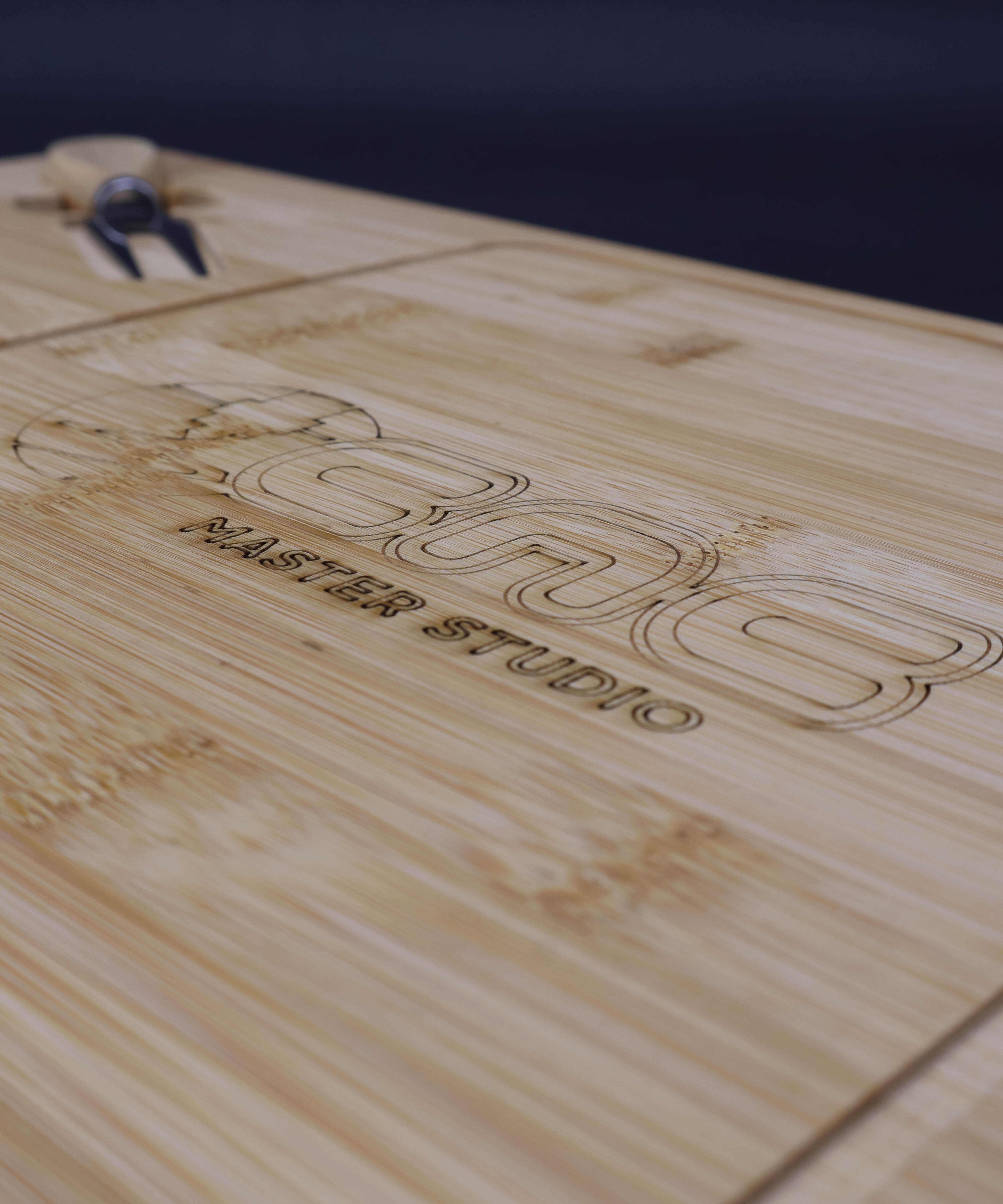 Tabla de Quesos de Madera con Cuchillos