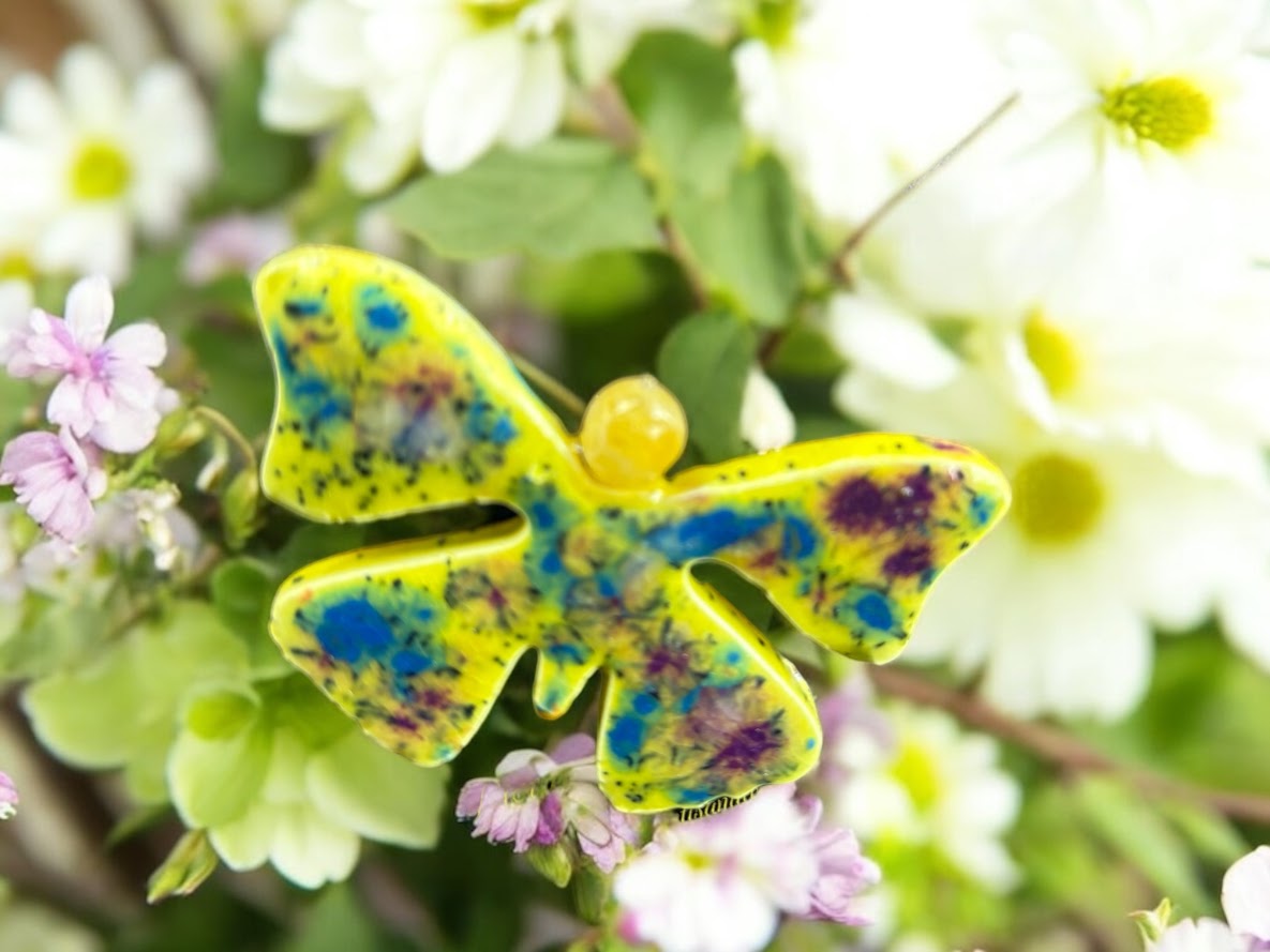 Broche papillon colorée