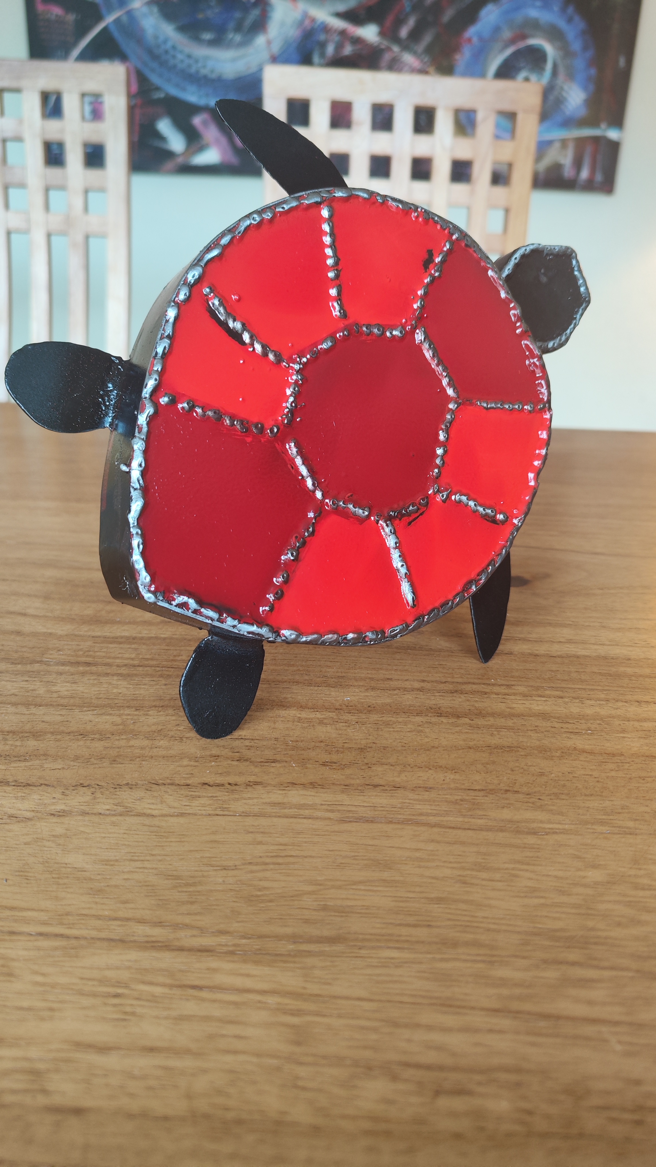 Tortue rouge en métal 