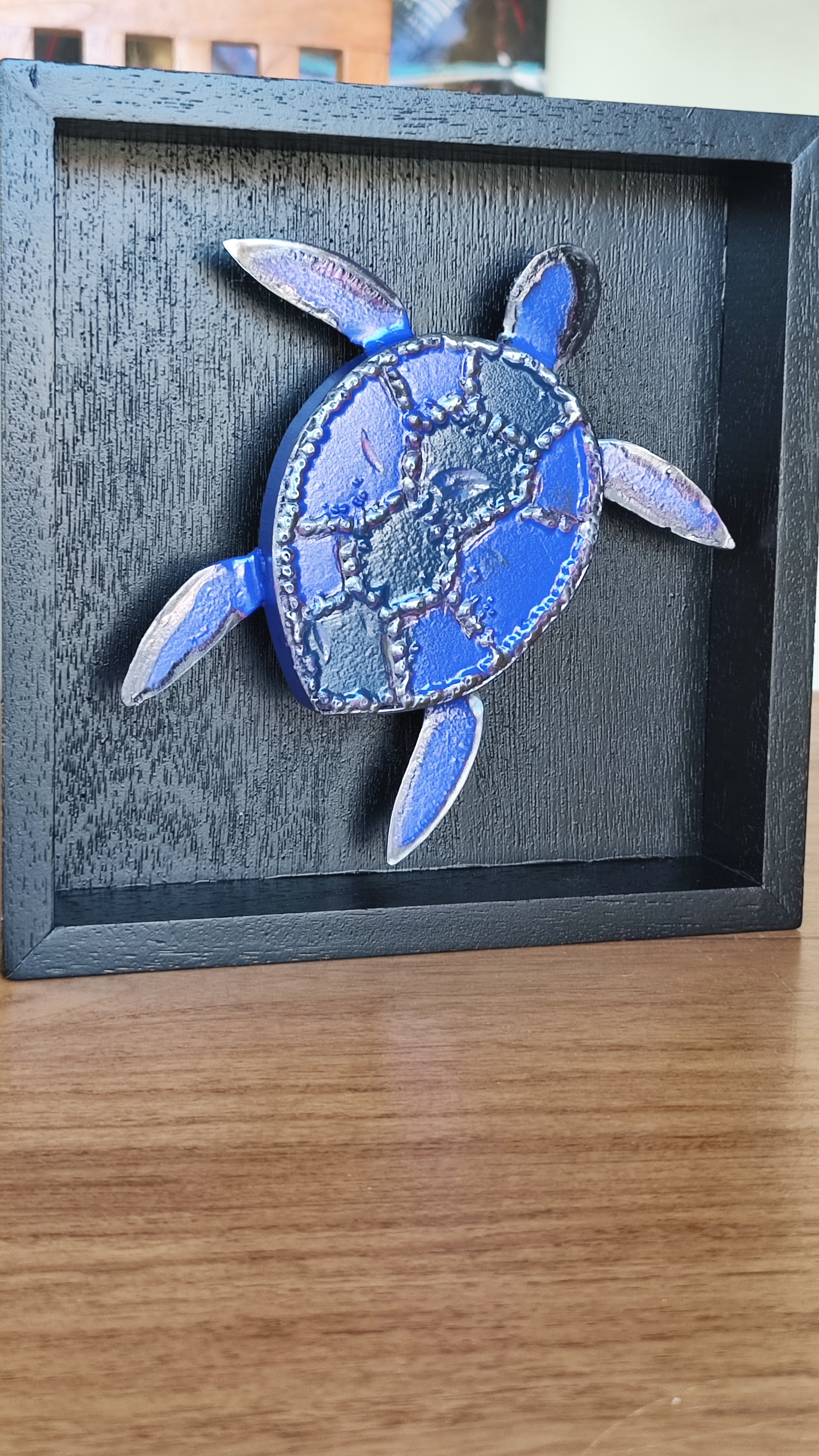 Tableau de Tortue en métal cadre bois