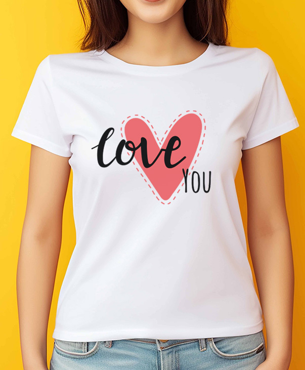 Playera blanca con diseño de corazón