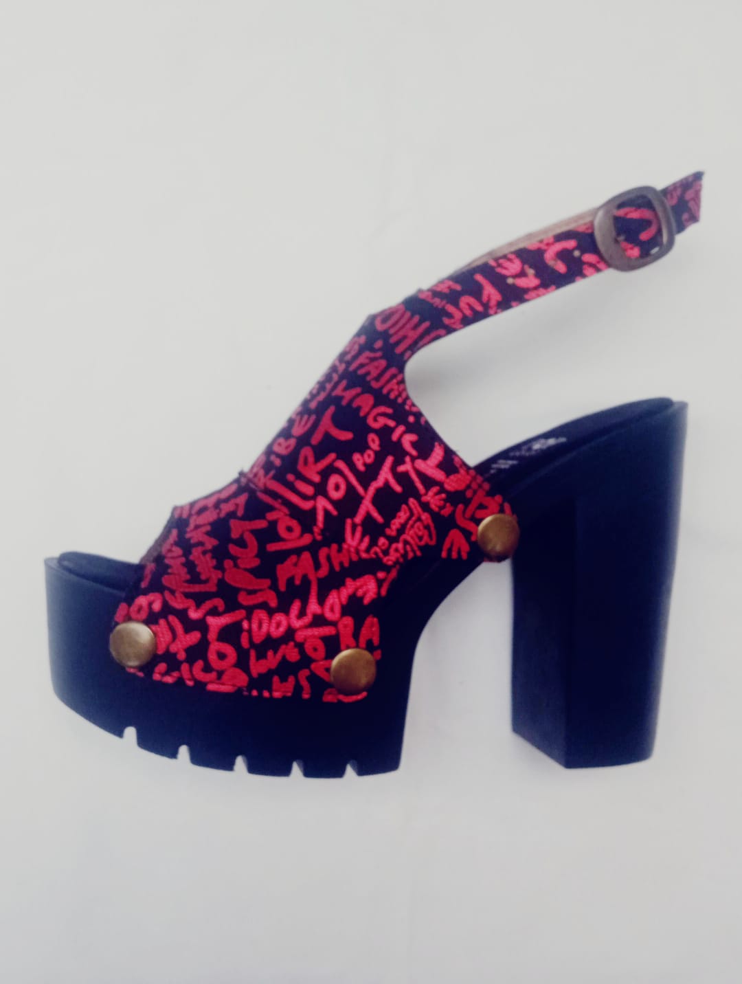 Zapato de plataforma con diseño urbano