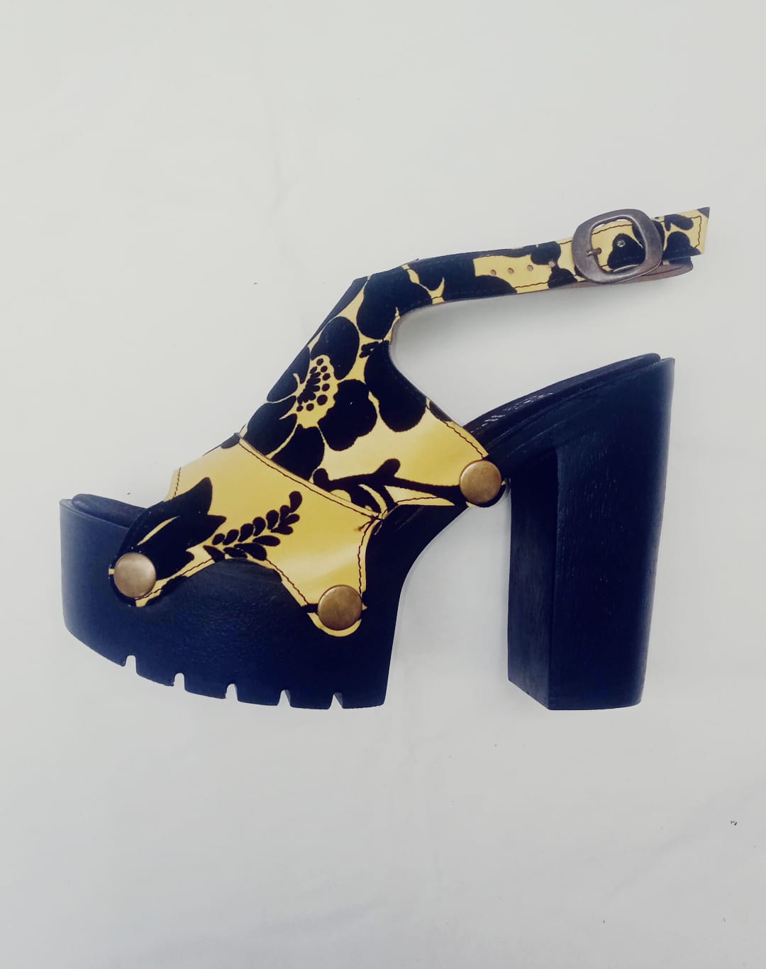 Zapato de tacón alto
