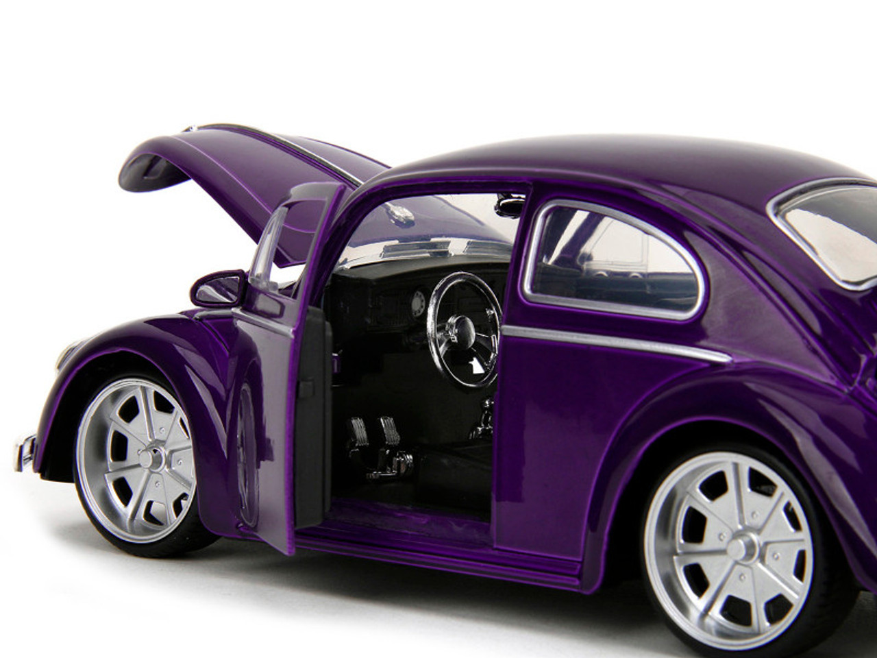 1/24 Jada Volkswagen Beetle with Wednesday Addams & Thing Figures Diecast Car Model