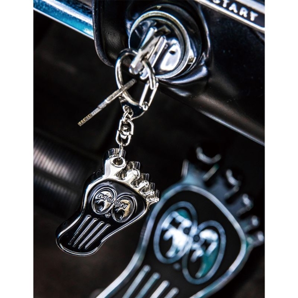 MOONEYES Barefoot Gas Pedal Metal Key Ring ( Chaveiro )