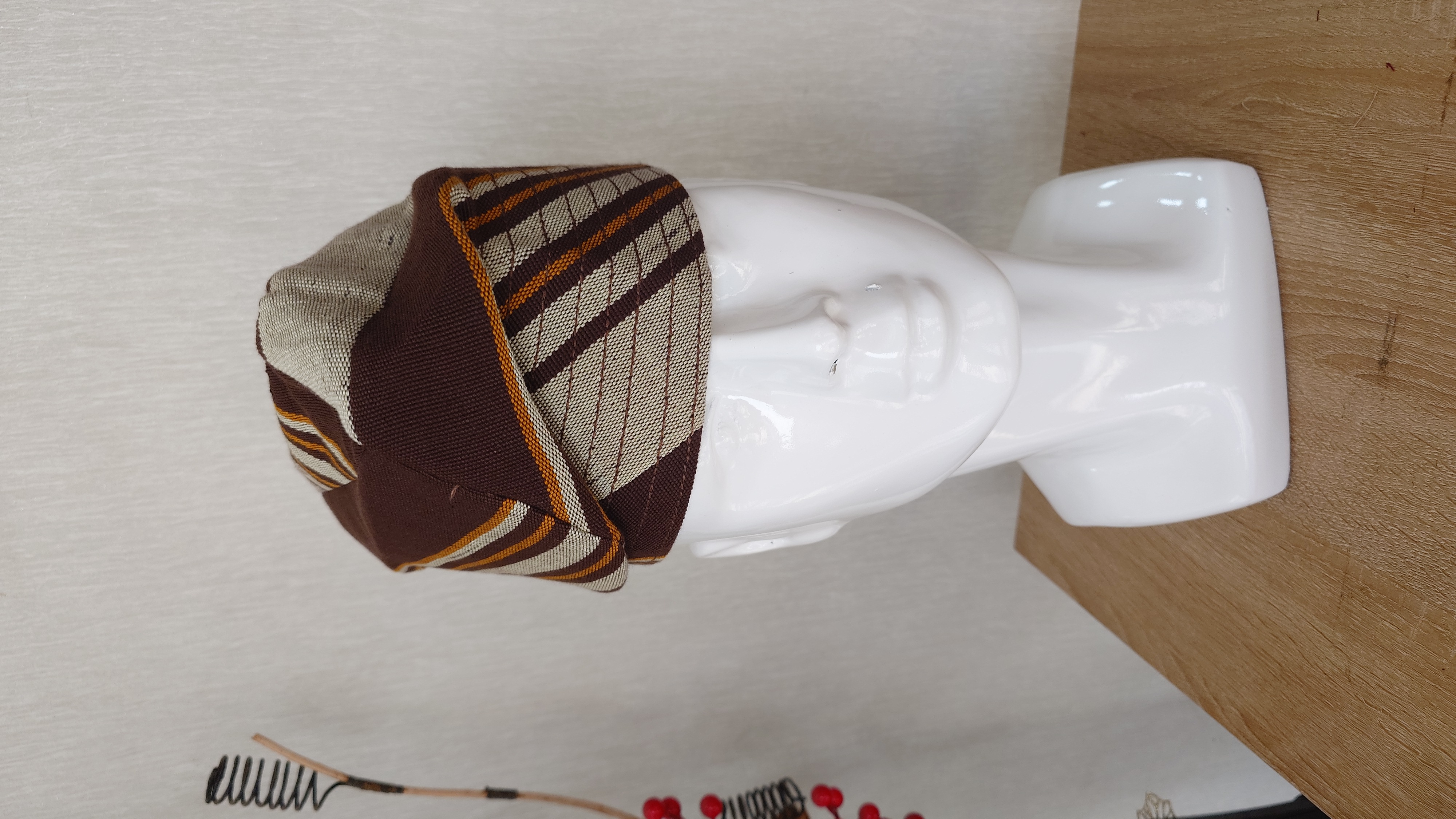  A beautiful multicoloured pattern, handwoven asö-okë fila.  It's well tailored and fully lined  