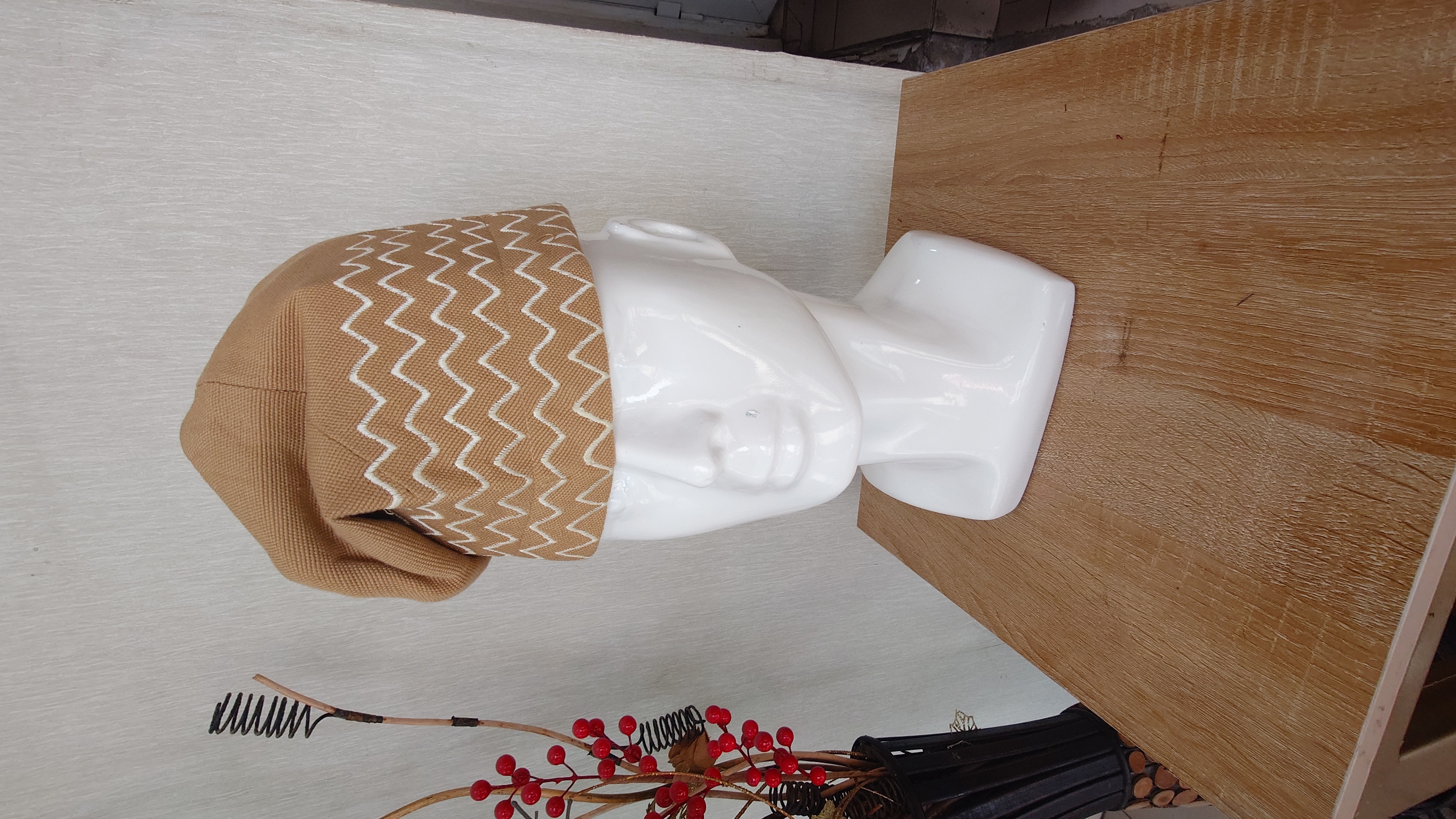 Handwoven plain  carton/beige asoke with white zigzag embroidery   It's neatly tailored and fully lined.  