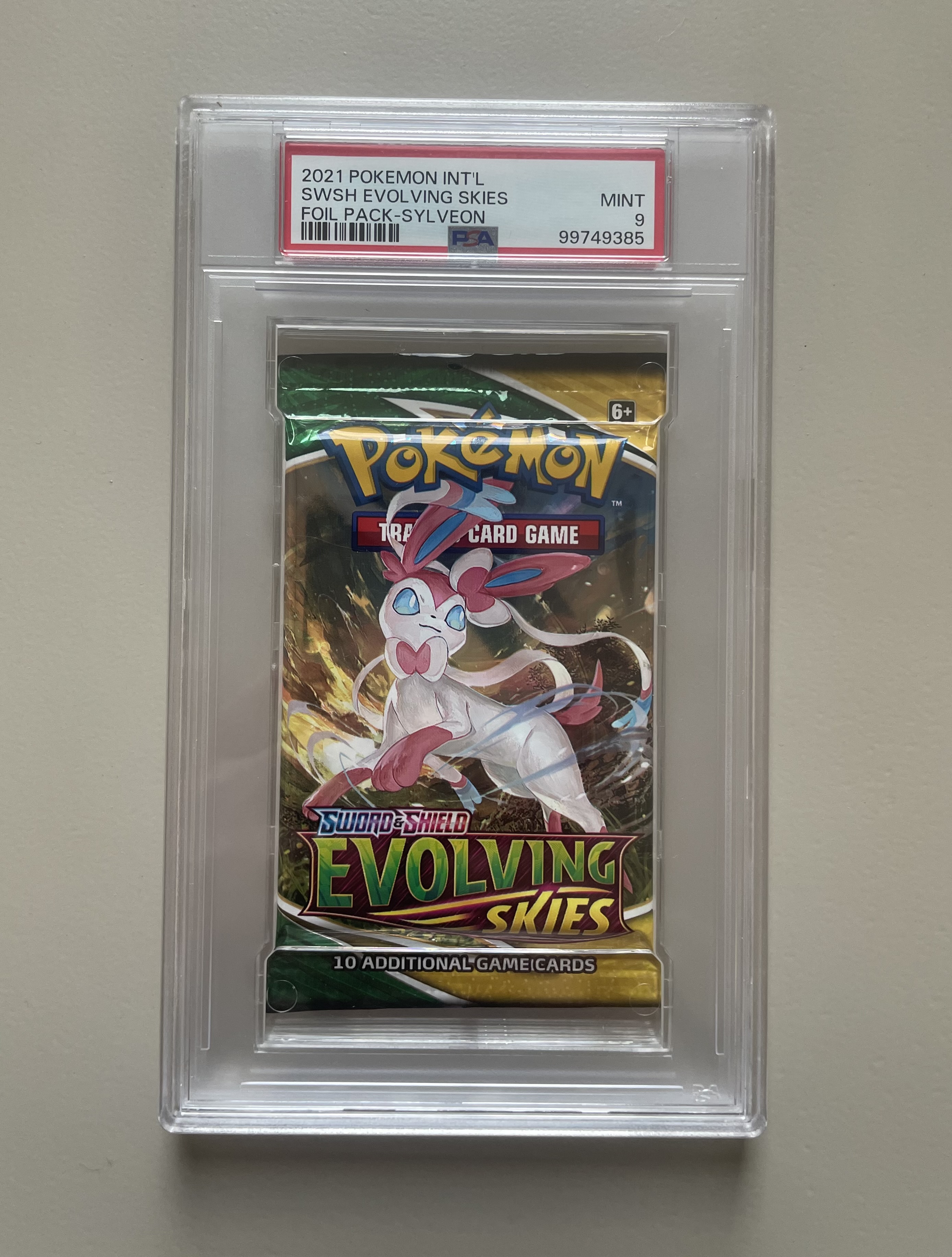 Pokémon Evolving Skies Foil Pack-Sylveon PSA 9
