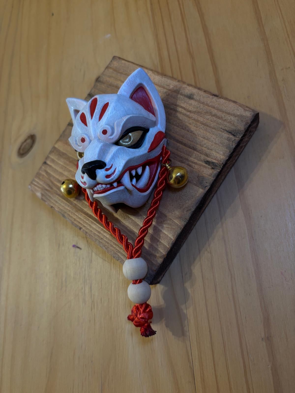 Máscara de Kitsune japonés.