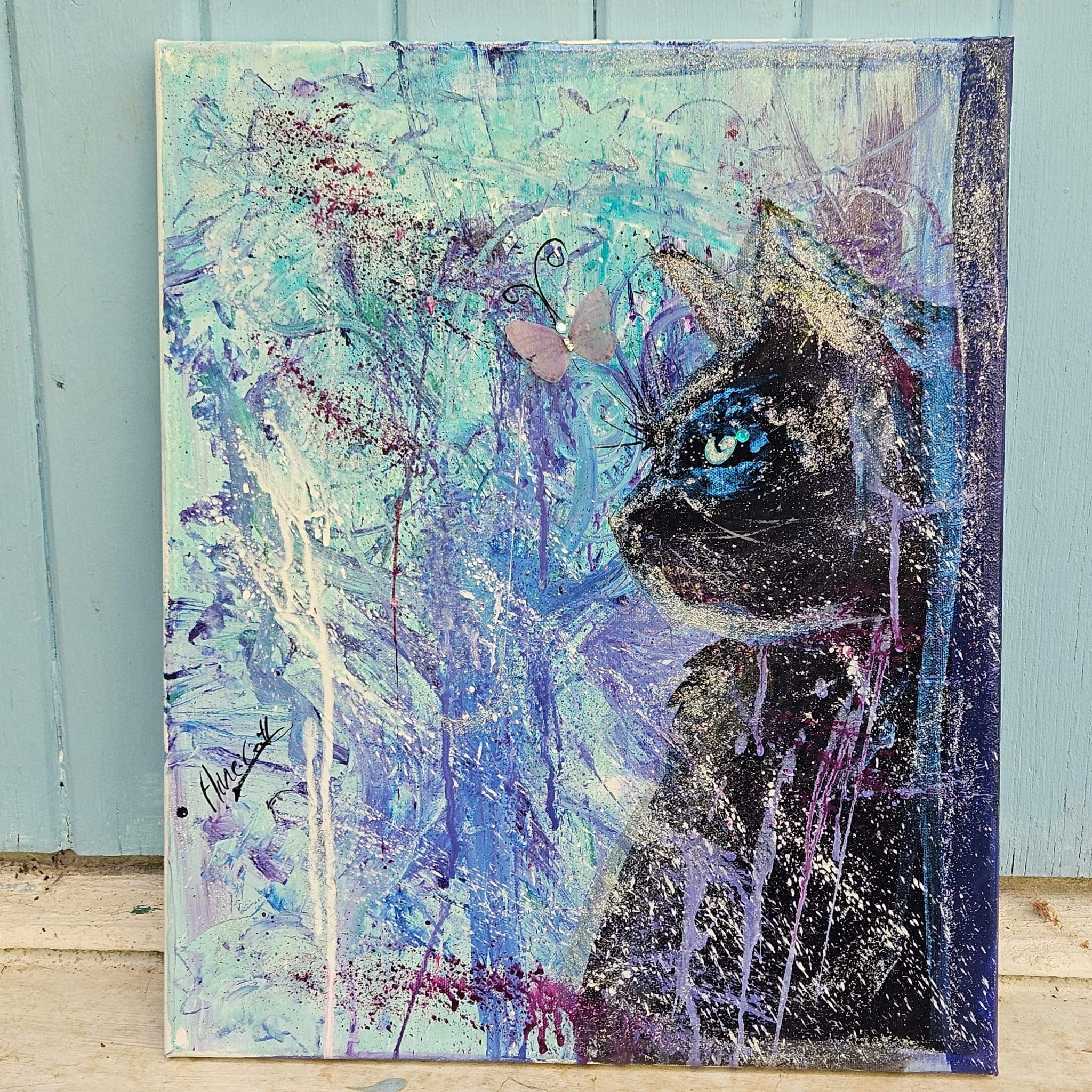 Acrylique, encres,médium, nacres, paillettes, poudre de diamants aux yeux, vernis UV haute protection et brillance 46×38cm.