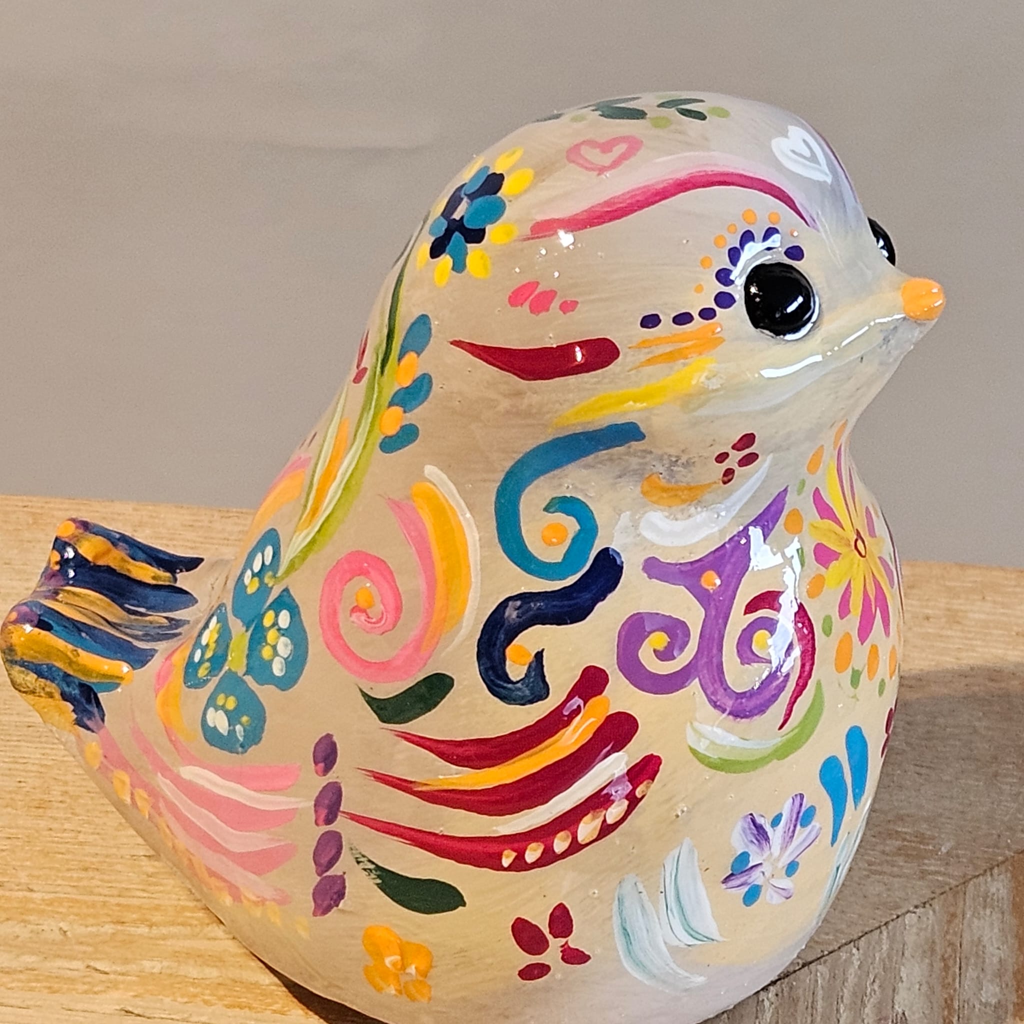 Oiseau XXL qui éveille nos âmes aux multiples couleurs de la vie