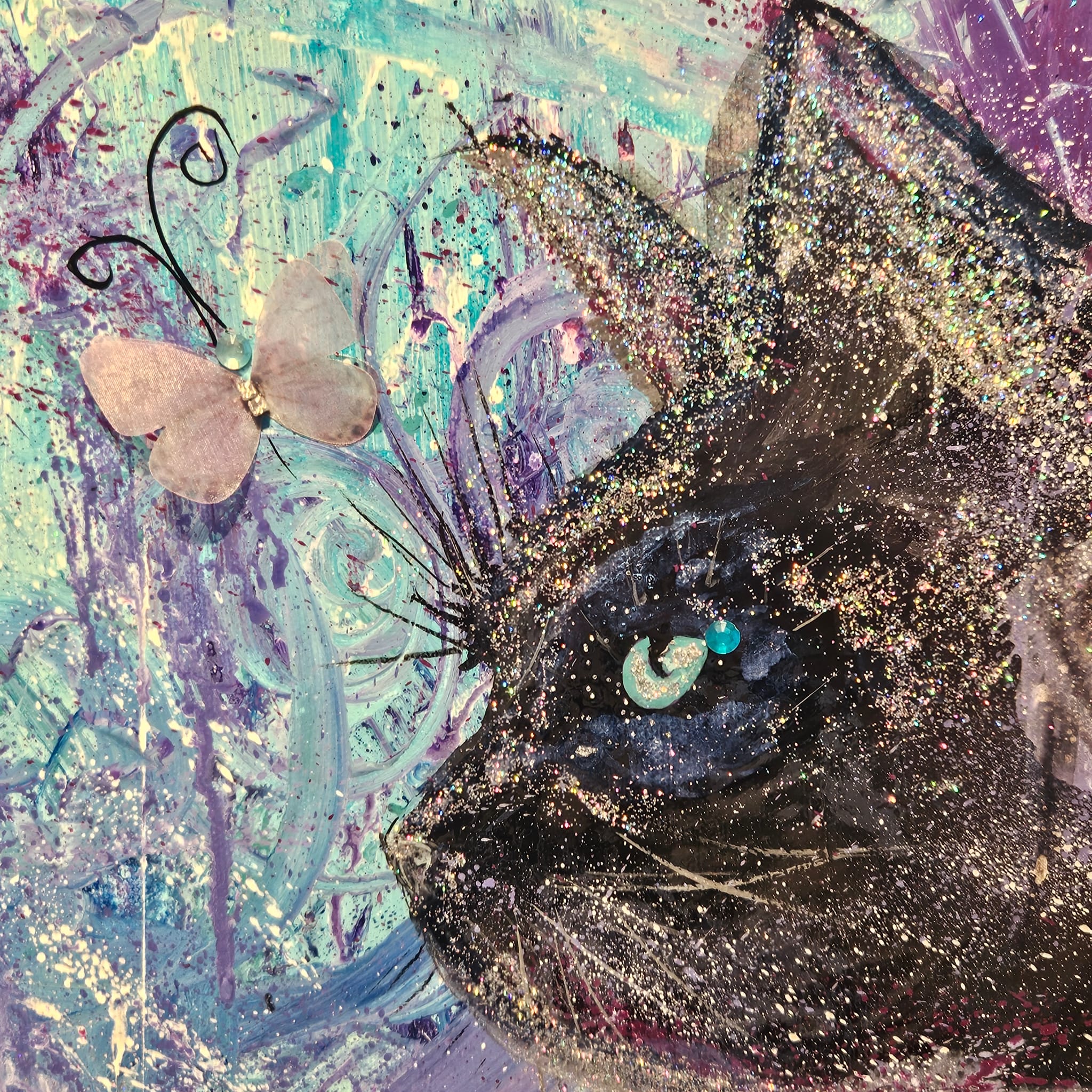 Acrylique, encres,médium, nacres, paillettes, poudre de diamants aux yeux, vernis UV haute protection et brillance 46×38cm.