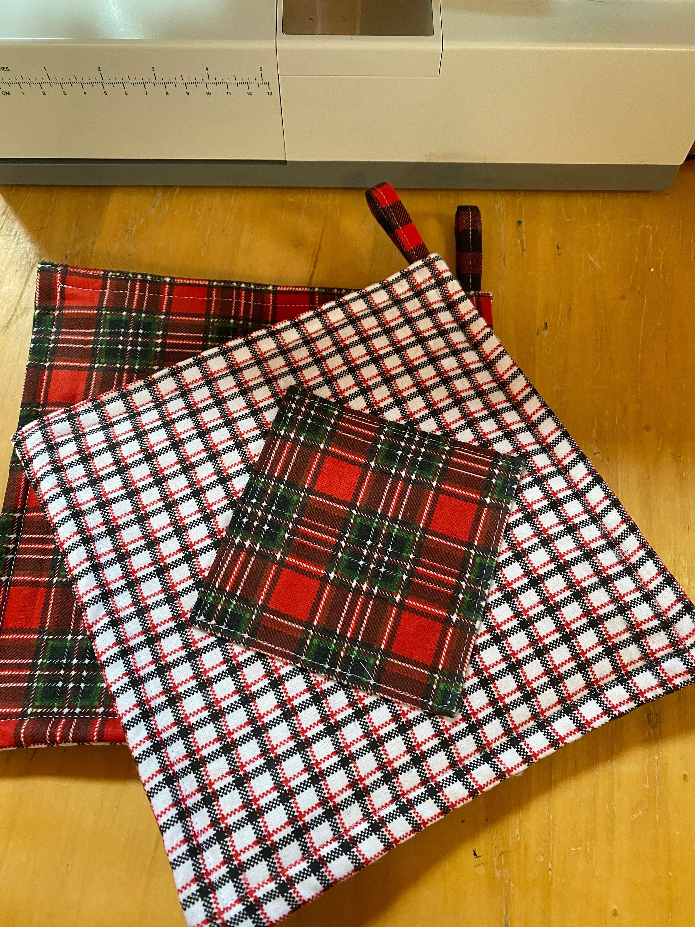 2 kitchen potholders, contrasting plaid flannel fabric, beautiful quality potholders with Insul Bright inside!