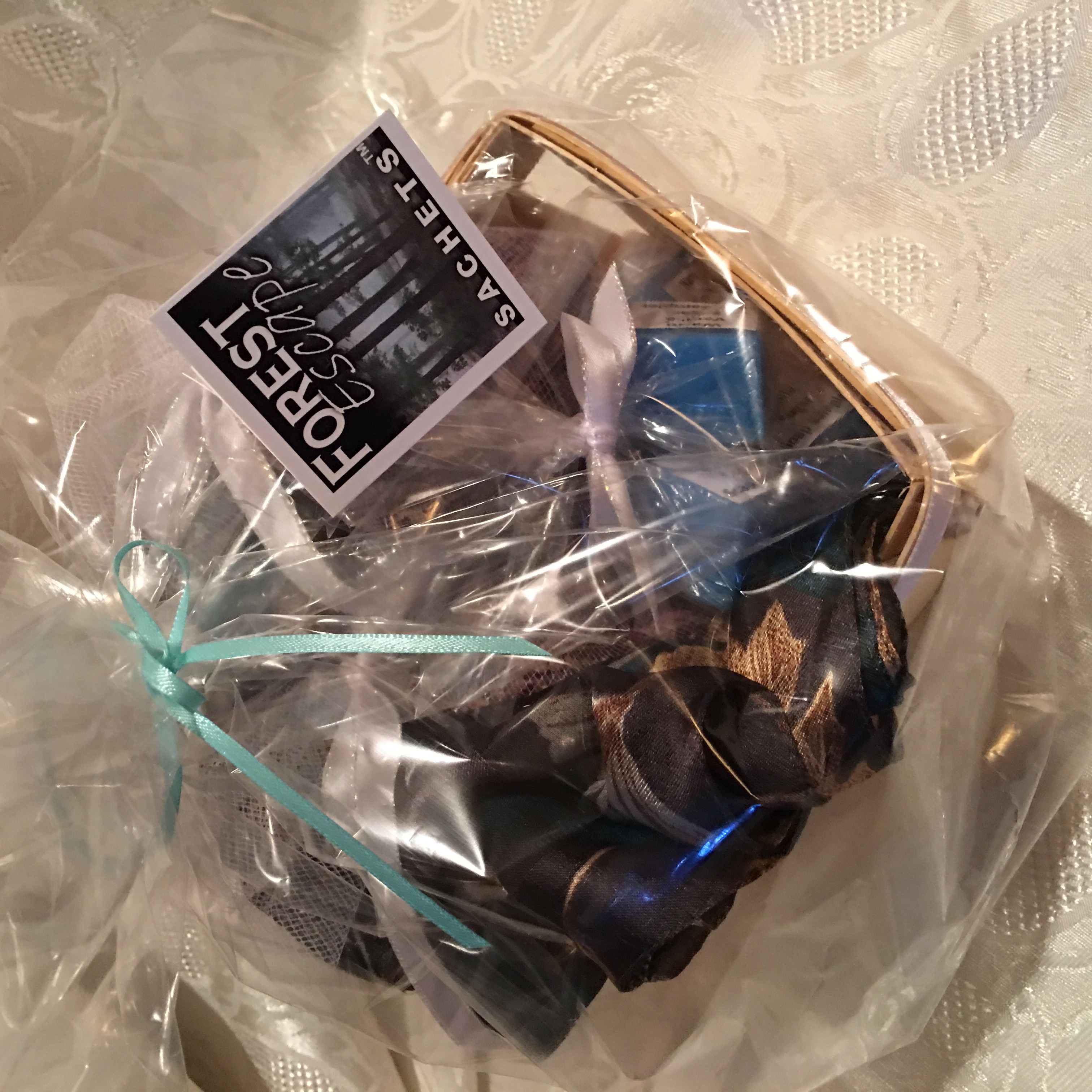 Gift Basket! Set with PAISLEY LAVENDER Vanilla sachets, soft scarf and warm vanilla little soaps