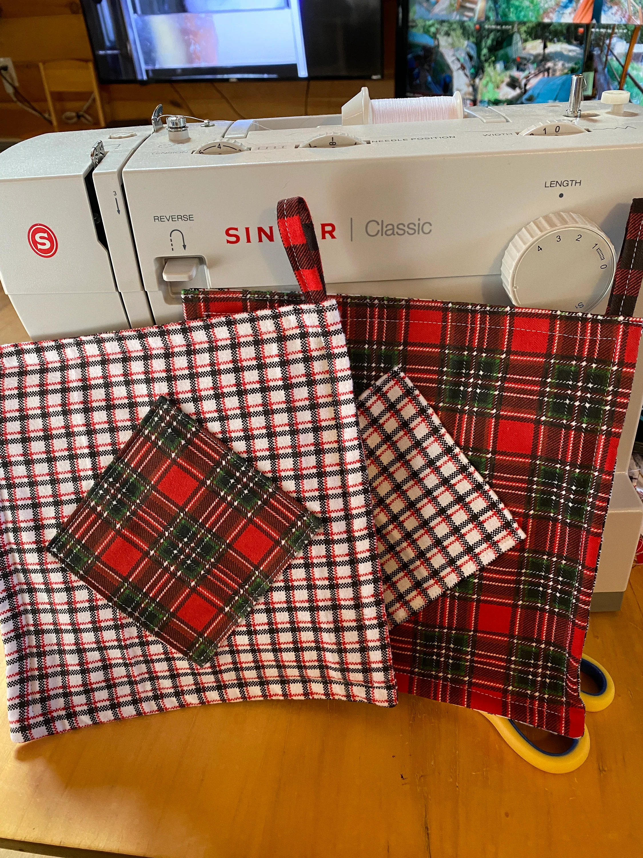 2 kitchen potholders, contrasting plaid flannel fabric, beautiful quality potholders with Insul Bright inside!