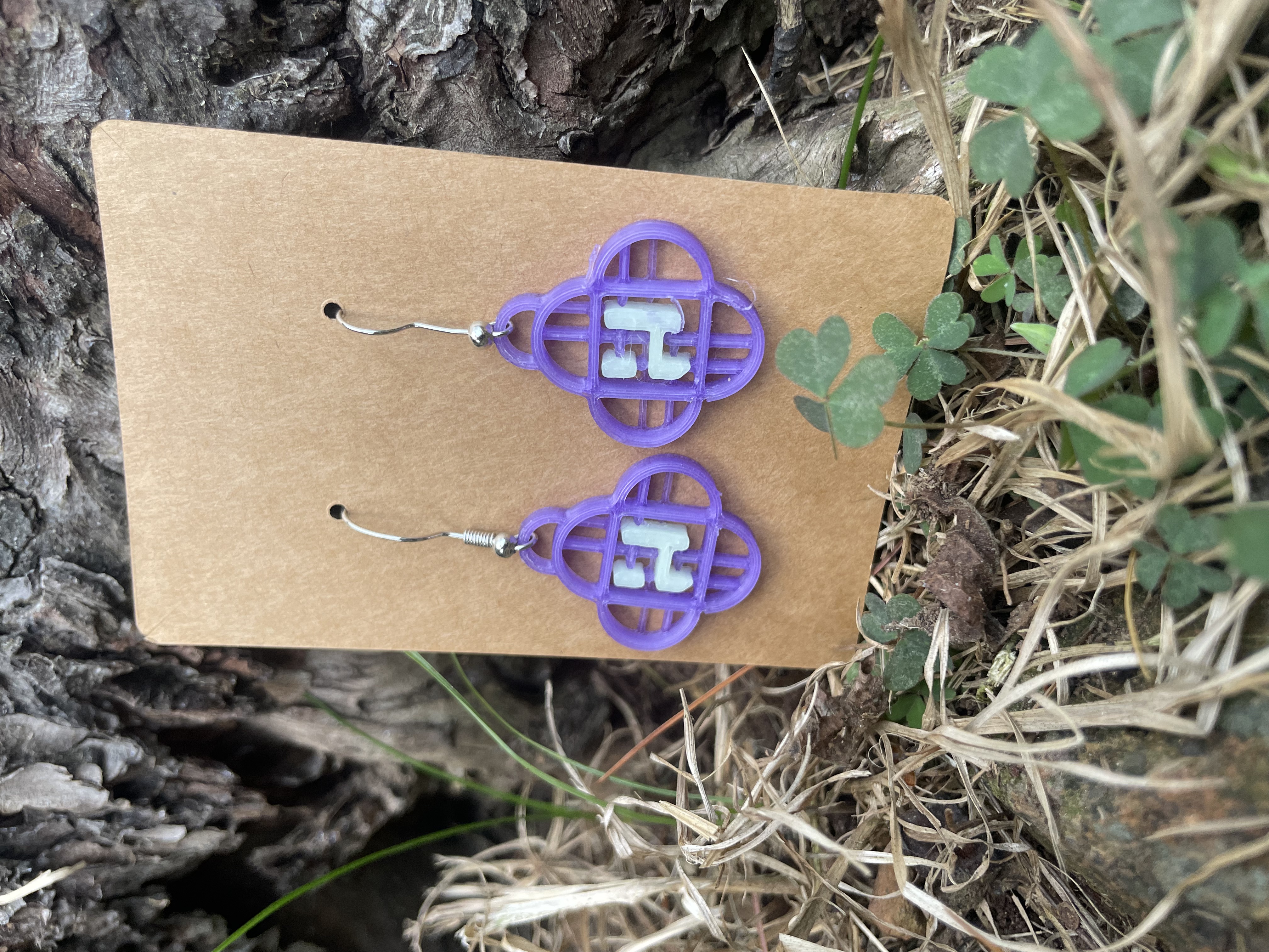 Huntrix Earrings and Necklace (Glow in the Dark)