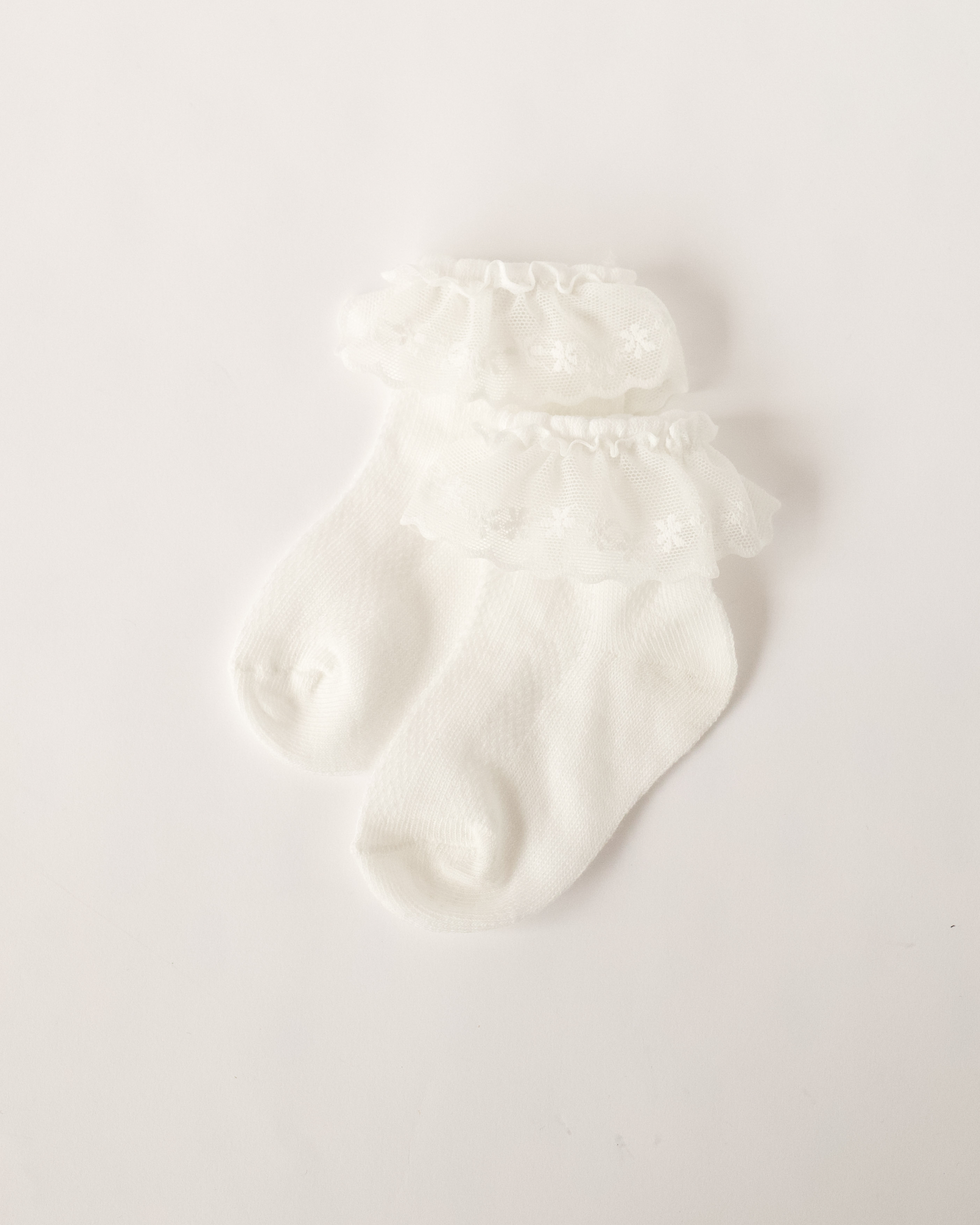 Vaikiškos baltos kojinės su nėrinuku