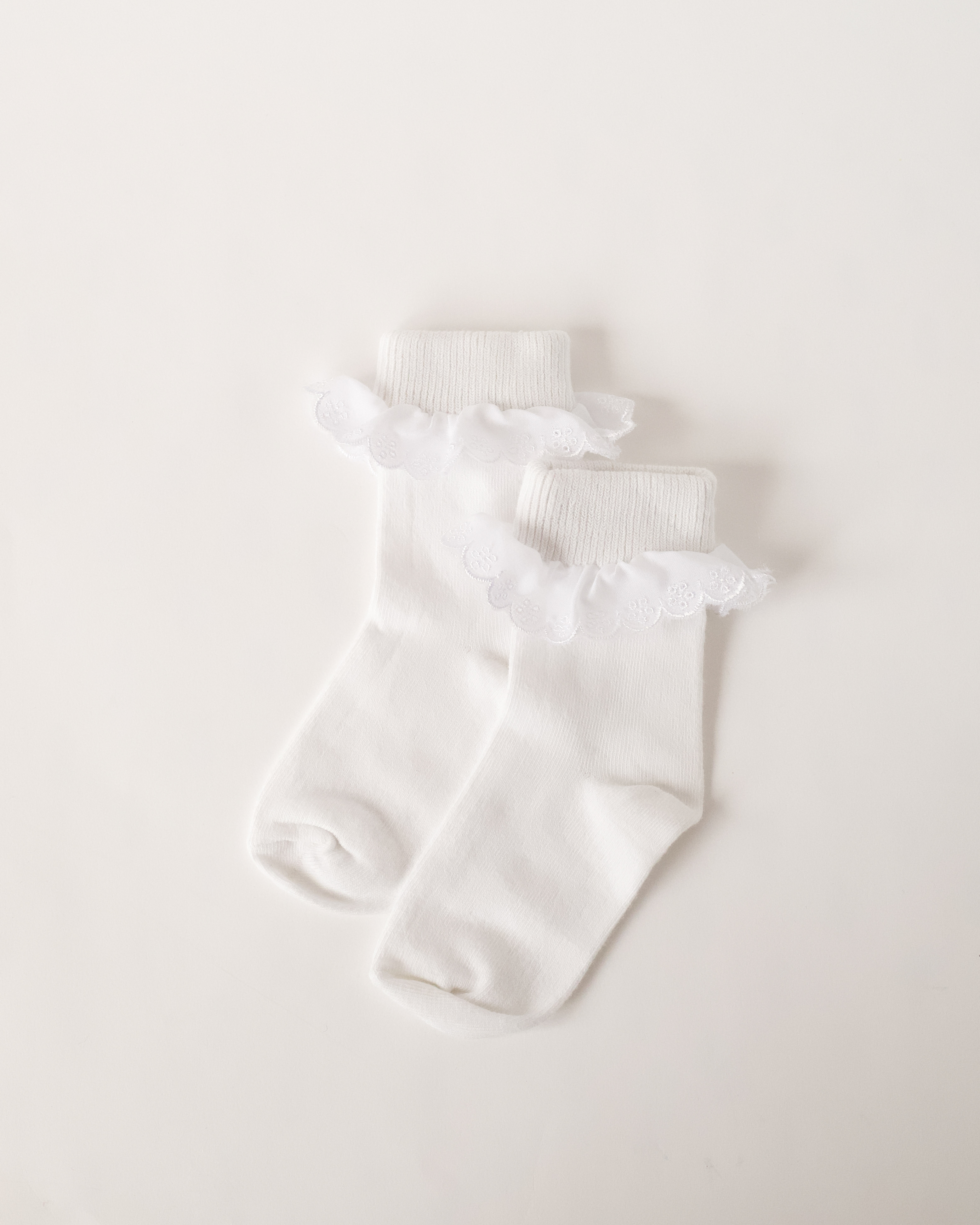 Vaikiškos baltos kojinės su nėrinuku