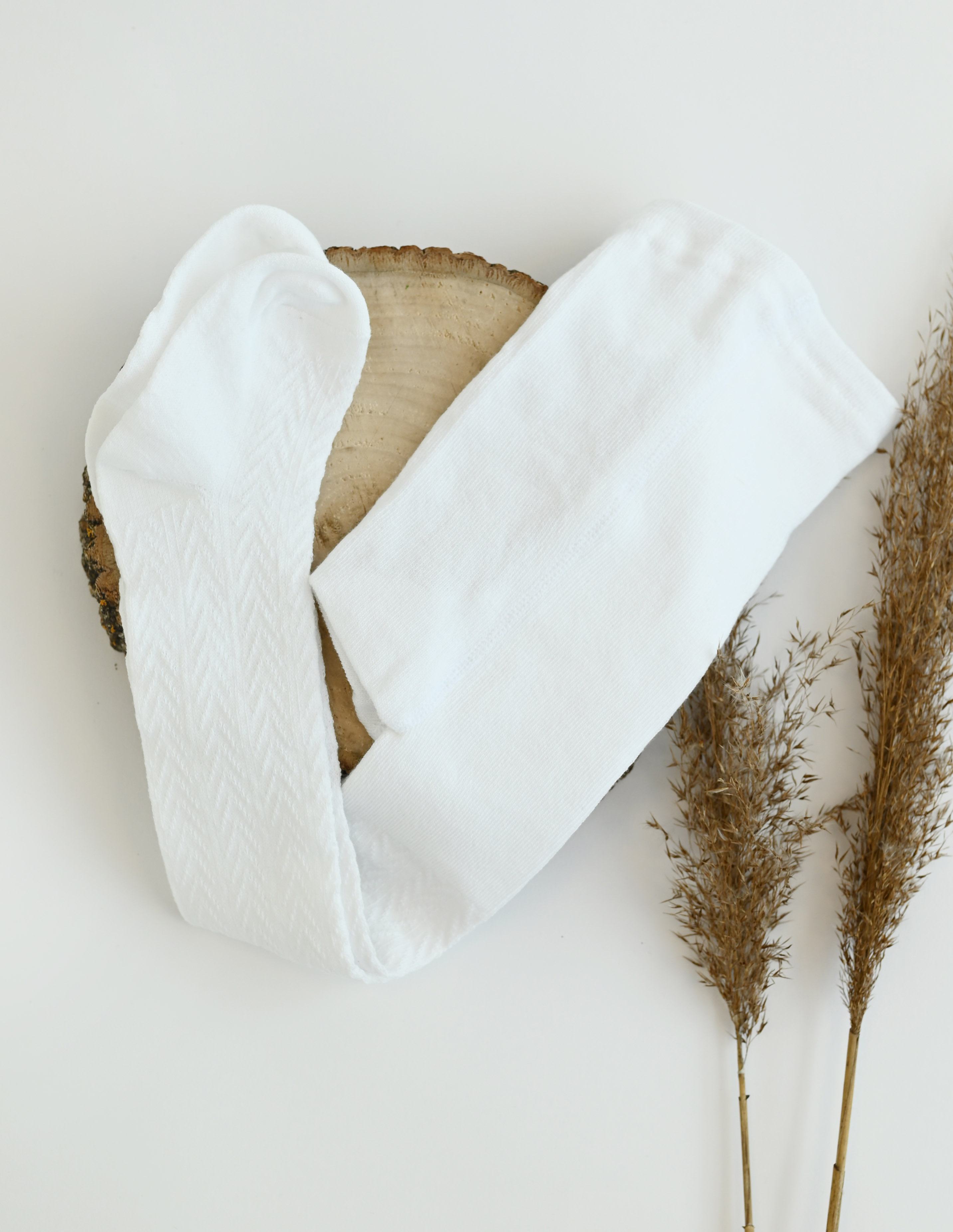 Raštuotos, baltos vaikiškos pėdkelnės 