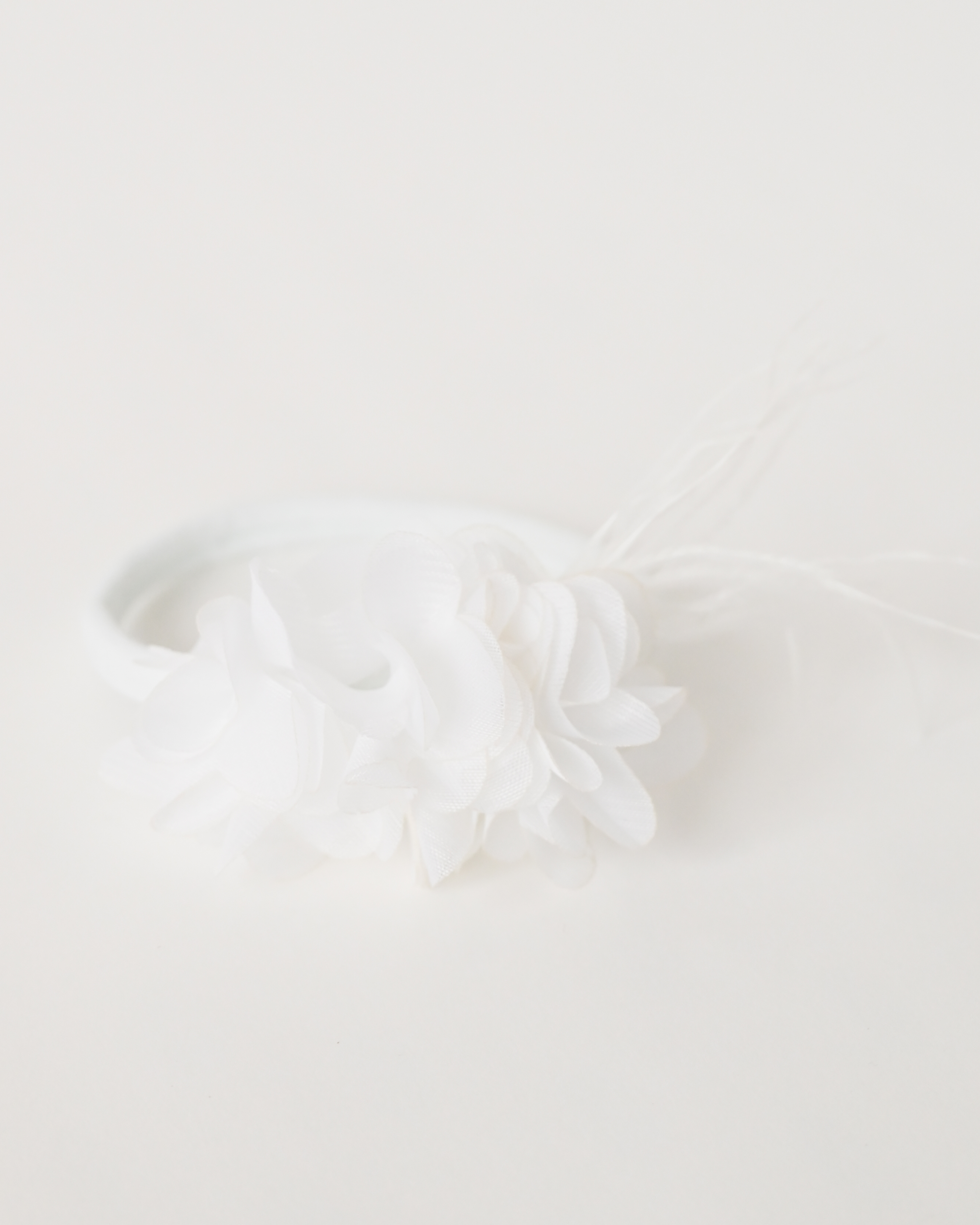 Galvajuostė kūdikiui "Beatričė" (balta) 