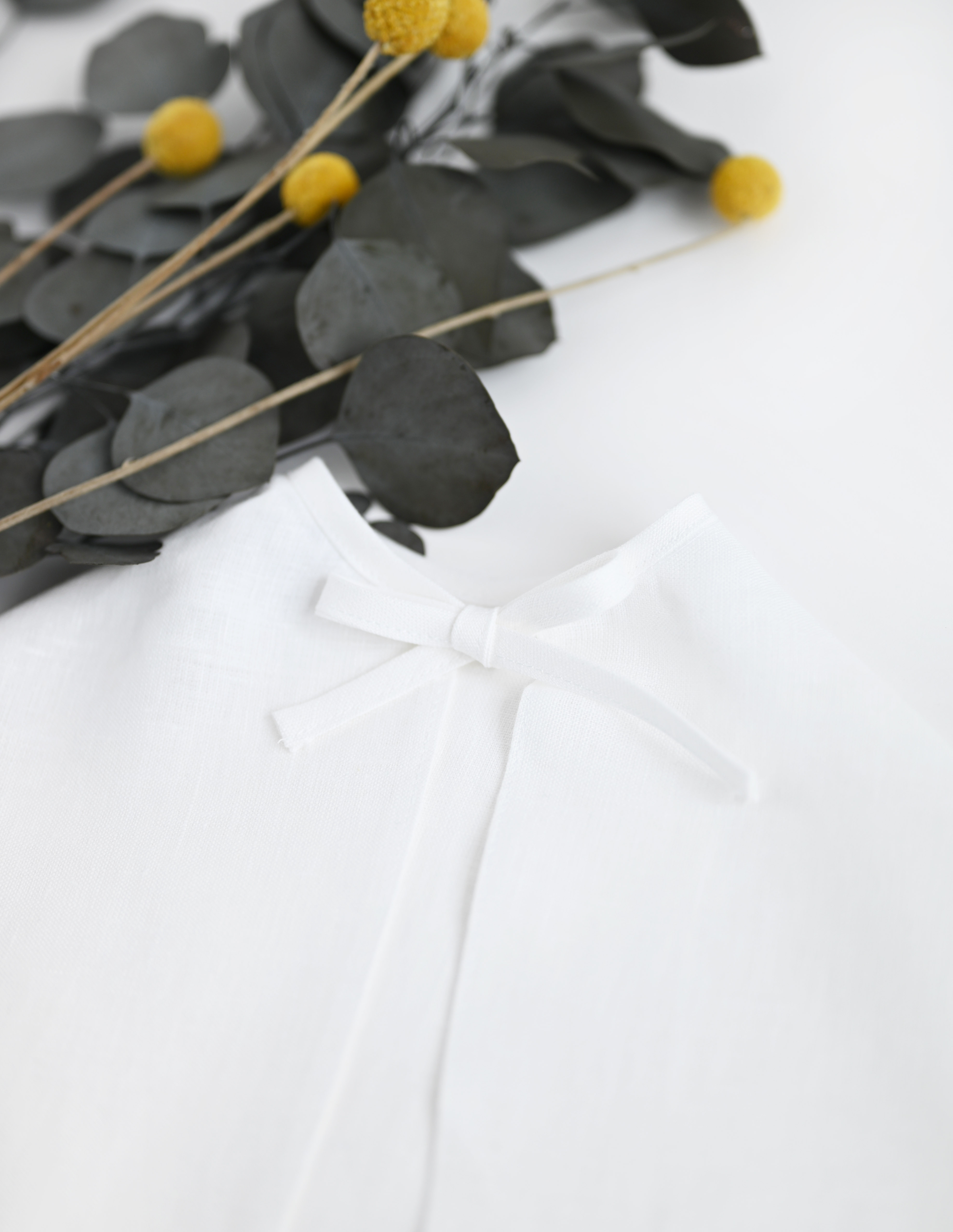 Lininis krikšto skraistės, žvakės ir maišelių rinkinys