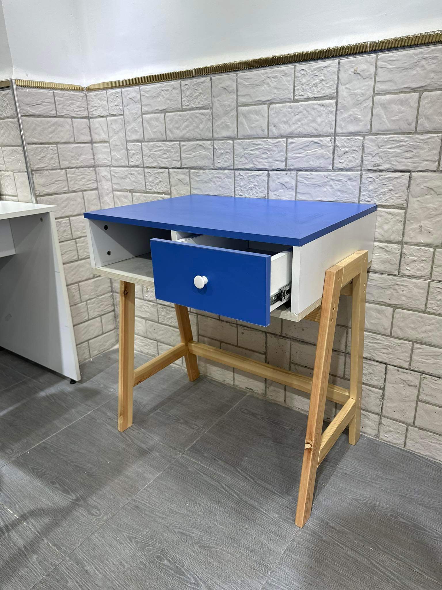 Bureau Bleu en Blanc 90cm x 78cm x 65 cm