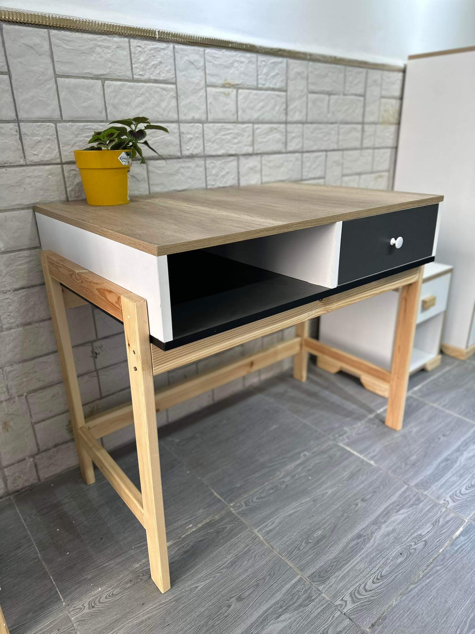 Bureau marron et blanc 120cm x 78cm x 70cm