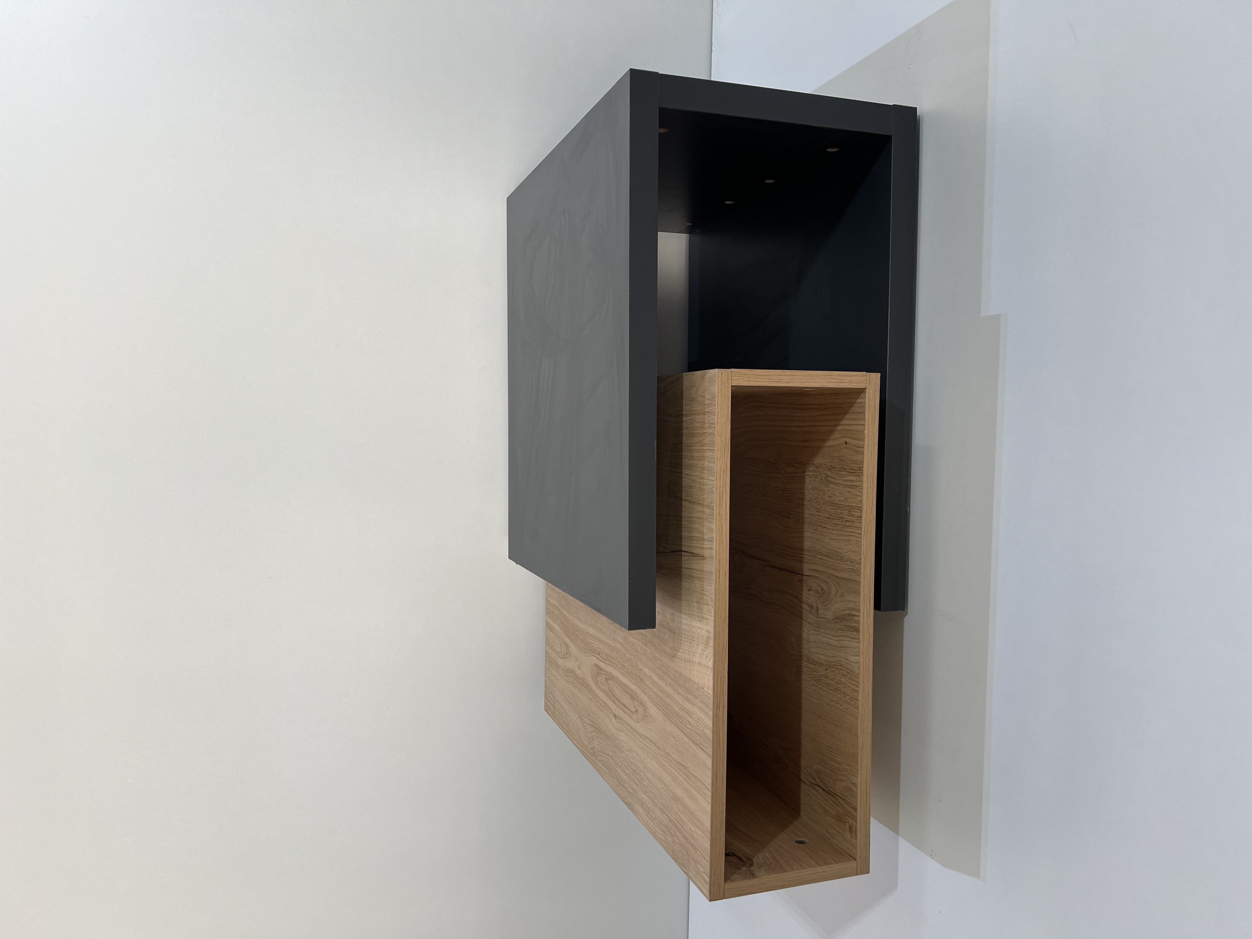 Table basse futuriste 90cm x 38cm x 70cm