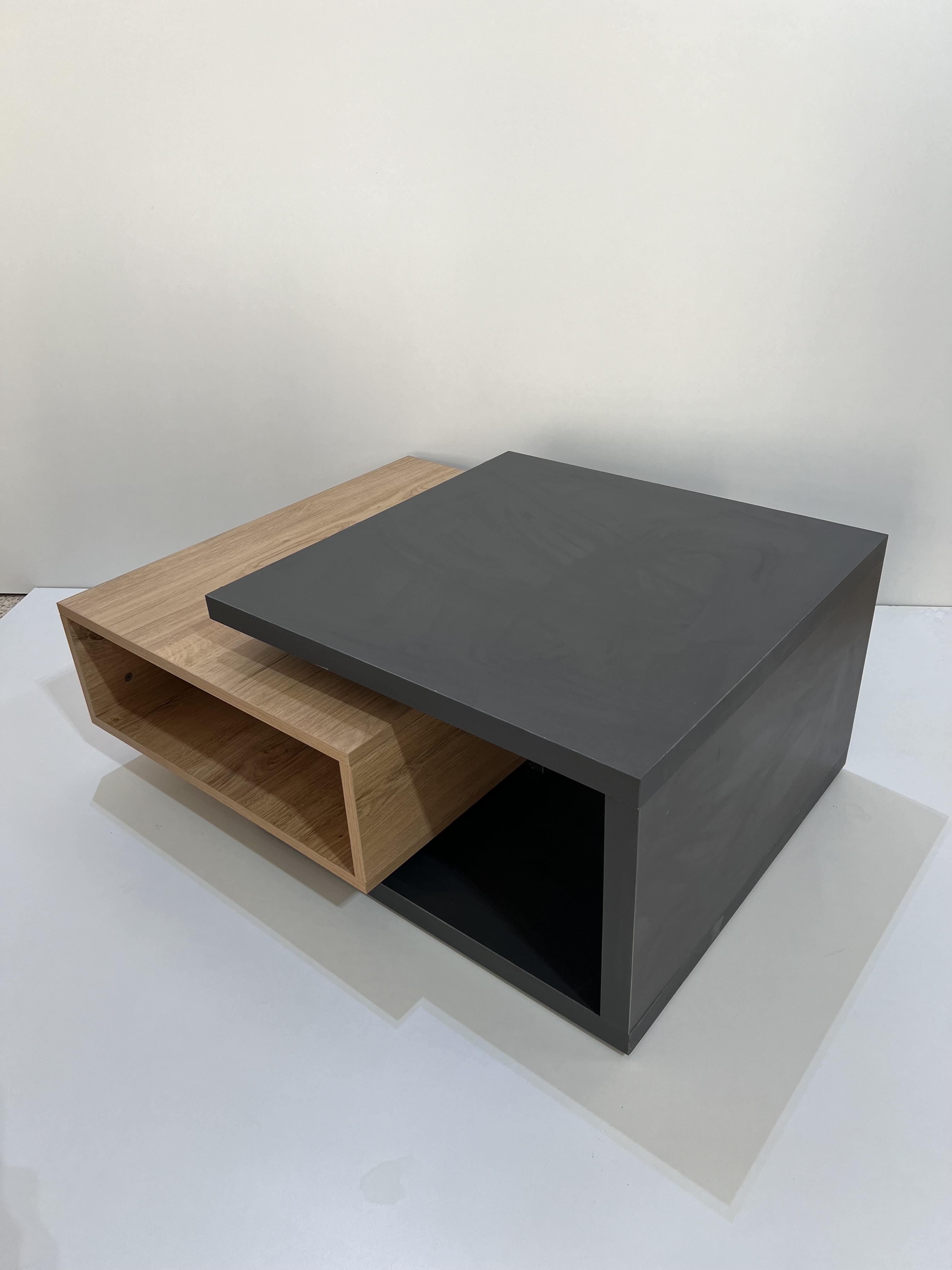 Table basse futuriste 90cm x 38cm x 70cm