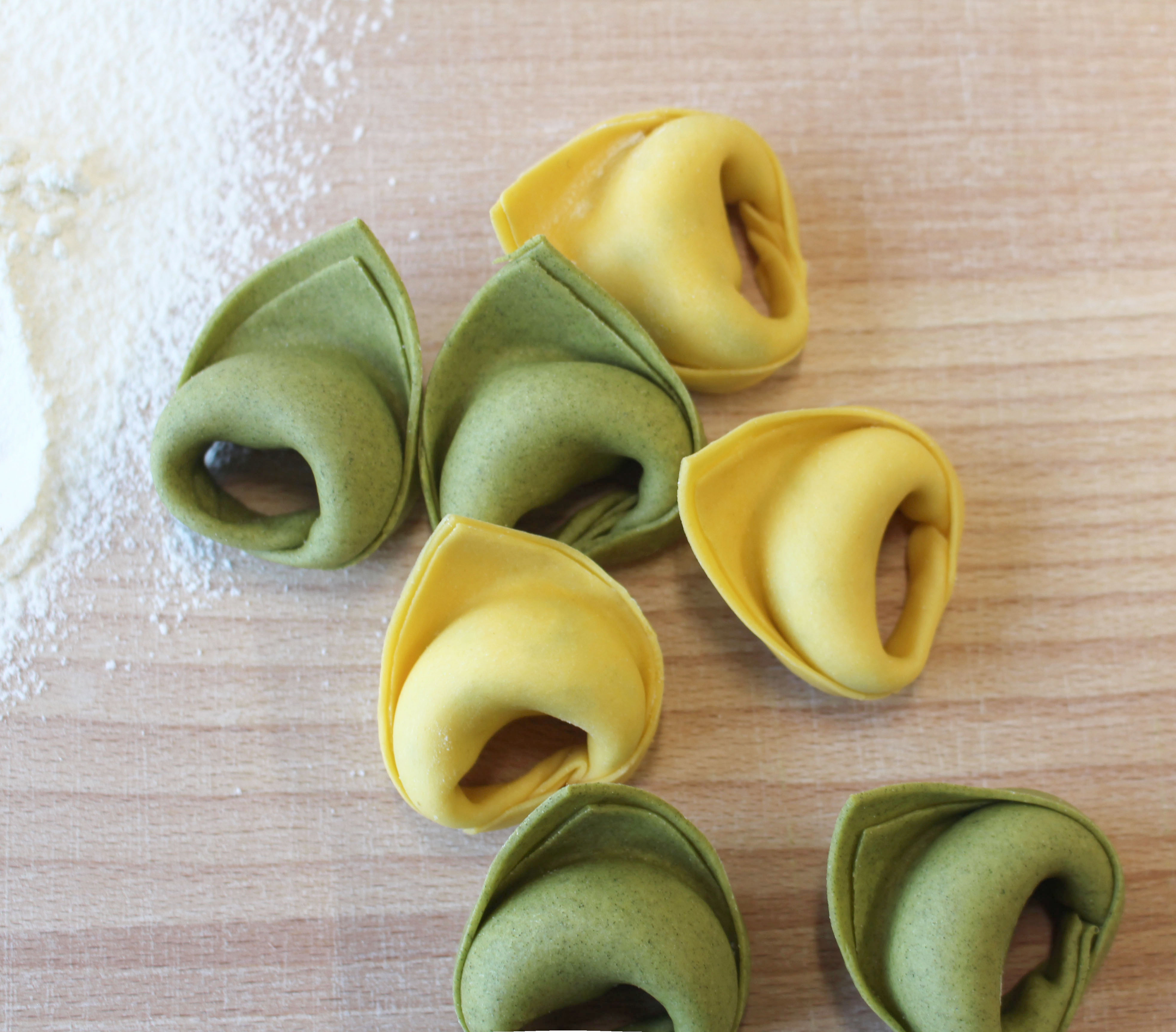 Tortelloni gialli e verdi