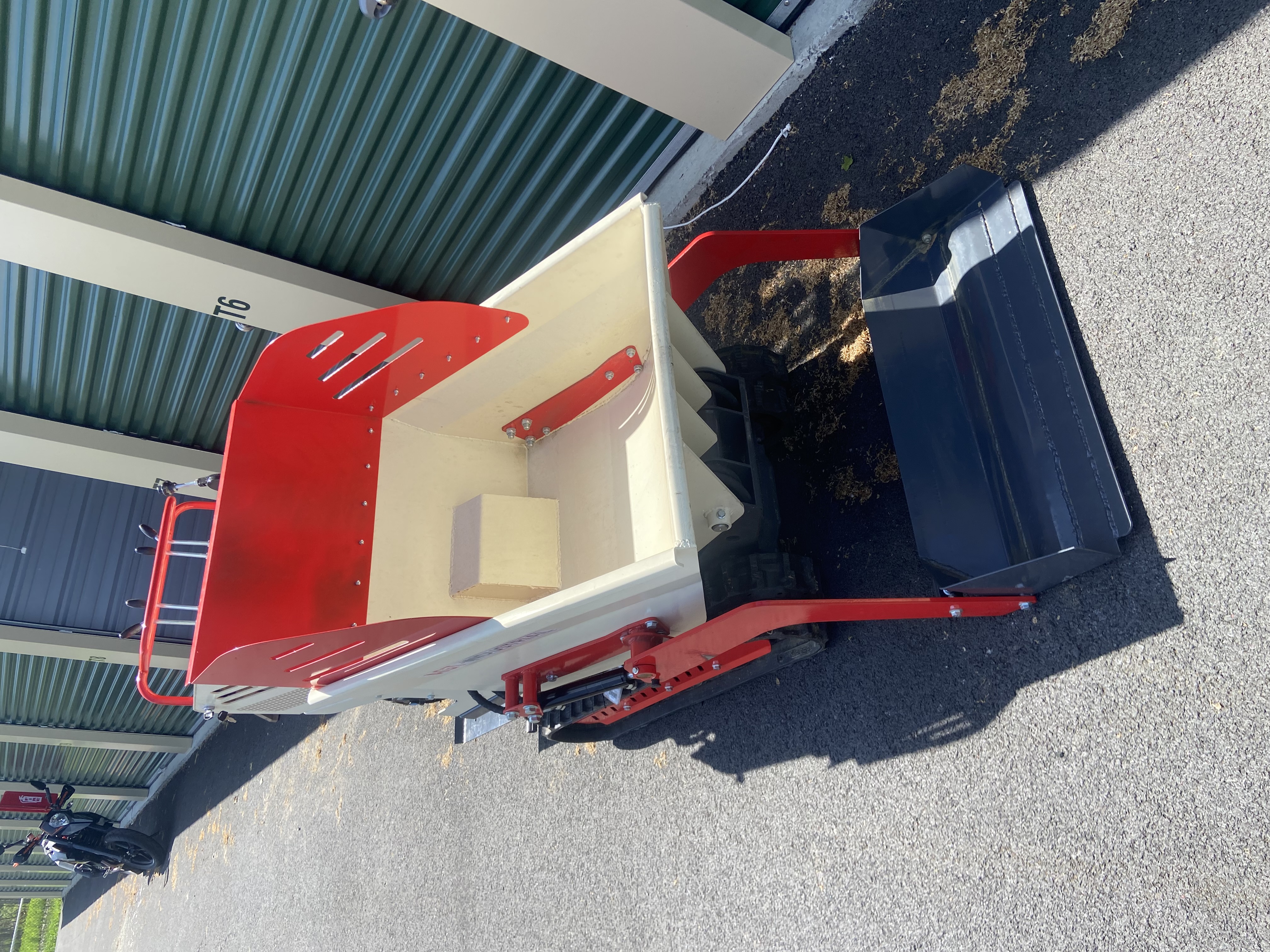 AGT QHT 500FL Self Loading Dumper W/ Removable Bucket
