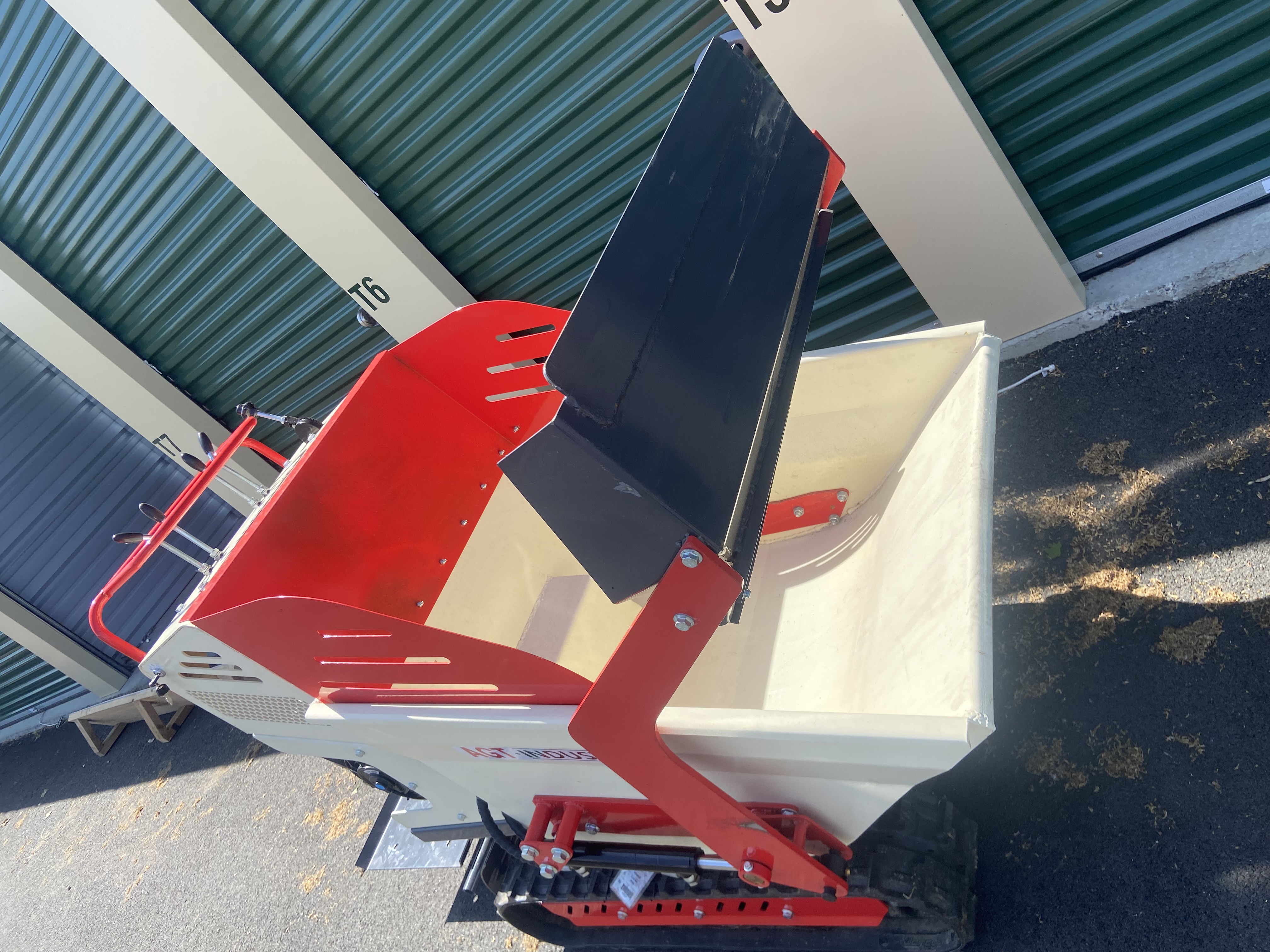 AGT QHT 500FL Self Loading Dumper W/ Removable Bucket