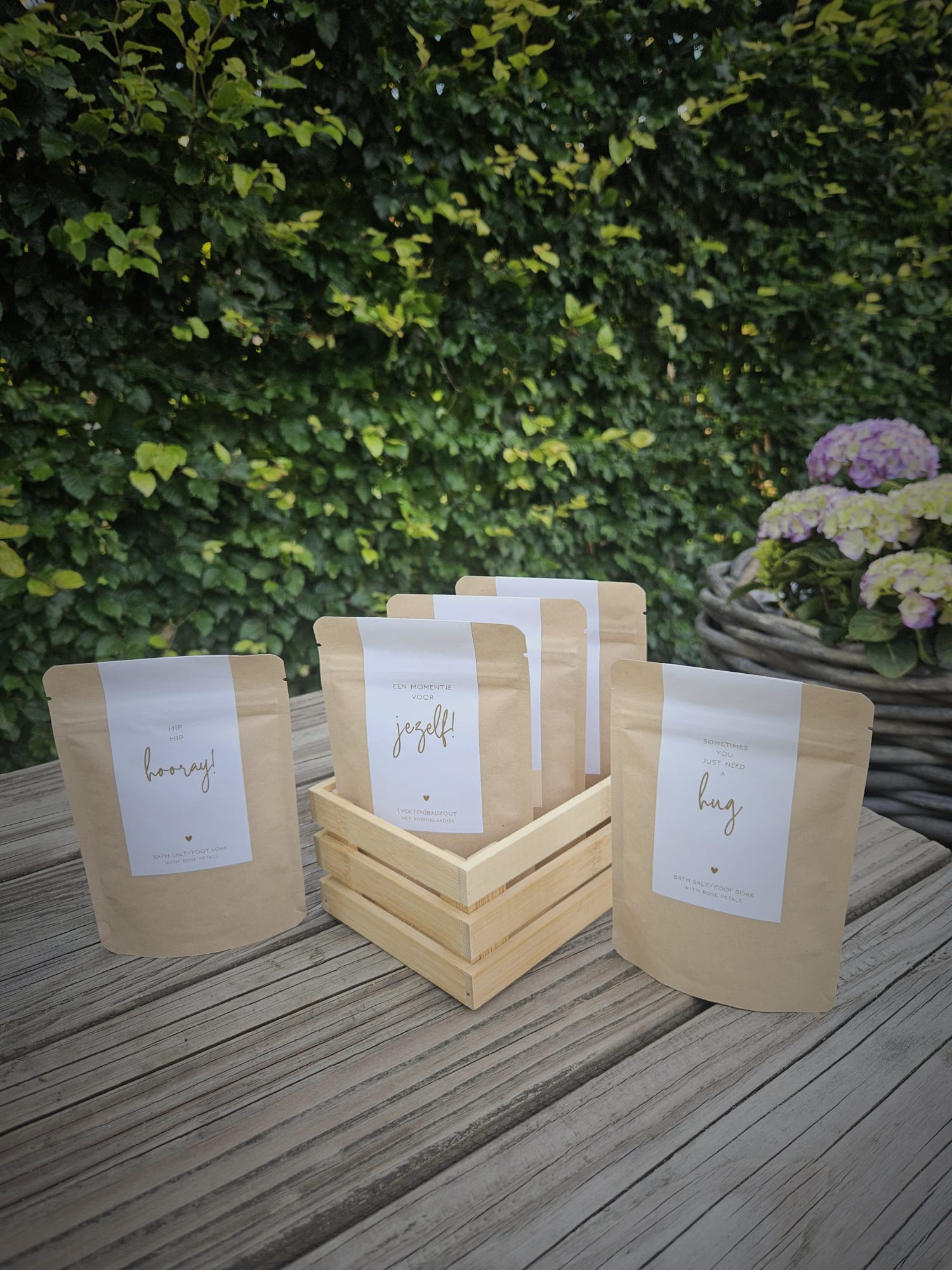 (voeten)badzout met lavendel of rozenblaadjes