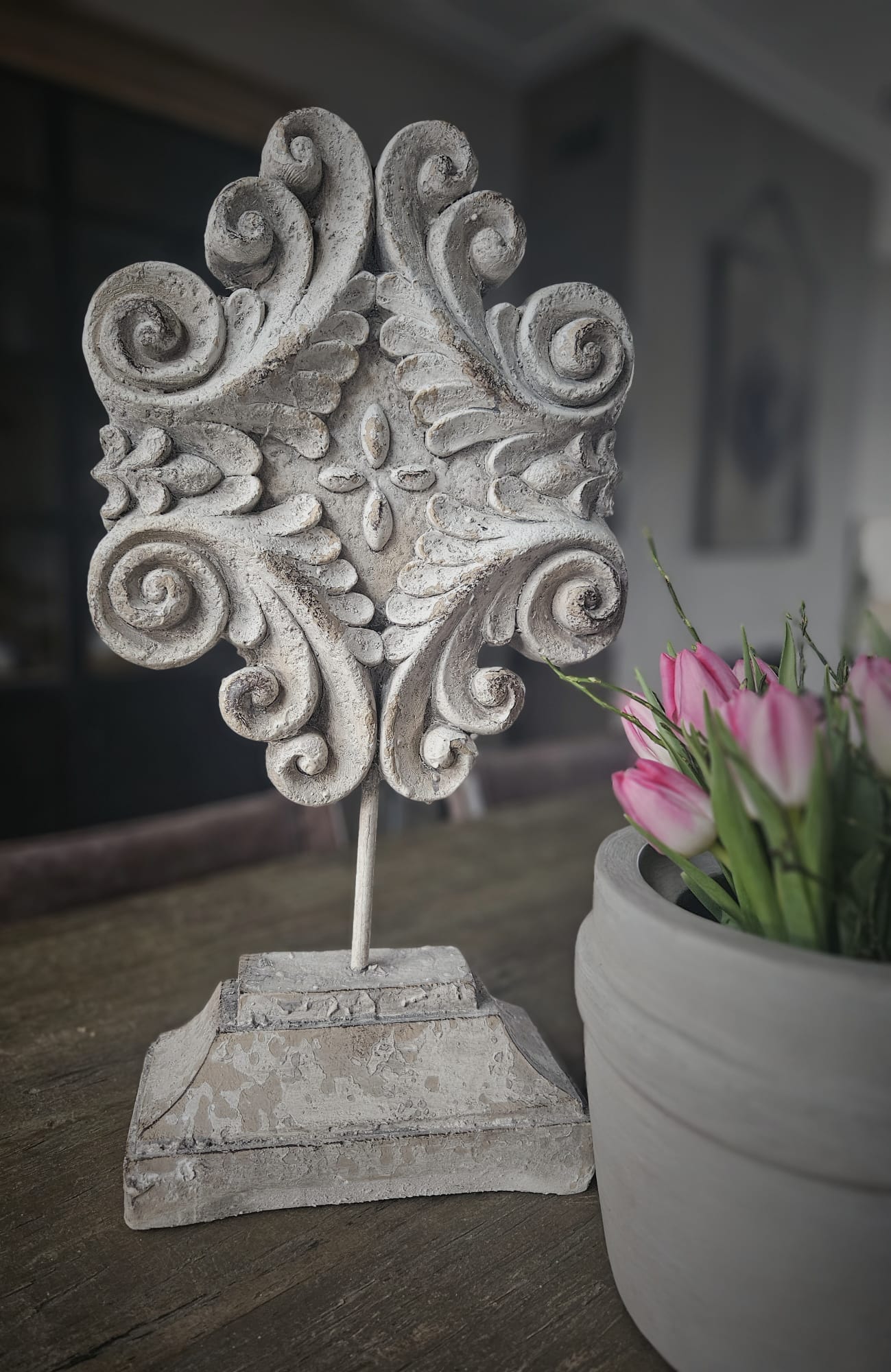 Rustiek ornament op voet