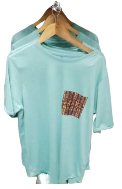 T-SHIRT A POCHE IMPRIMÉ