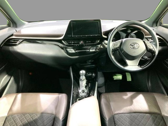 Toyota C-HR Hybrid 1.8 G     Genuine 9-inch SD navigation BSM Seat heater