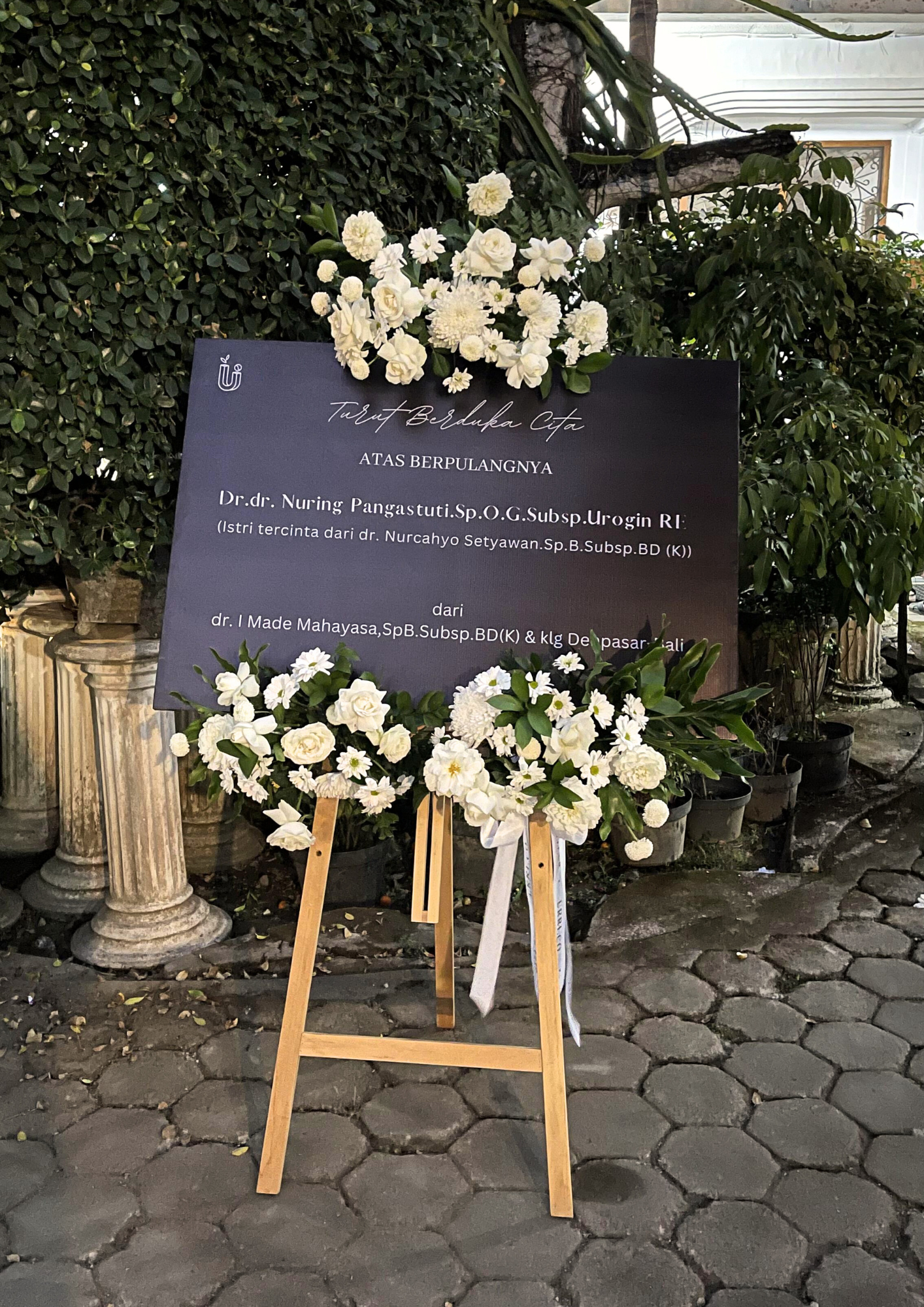 Standing Flower Board - Fresh Flower