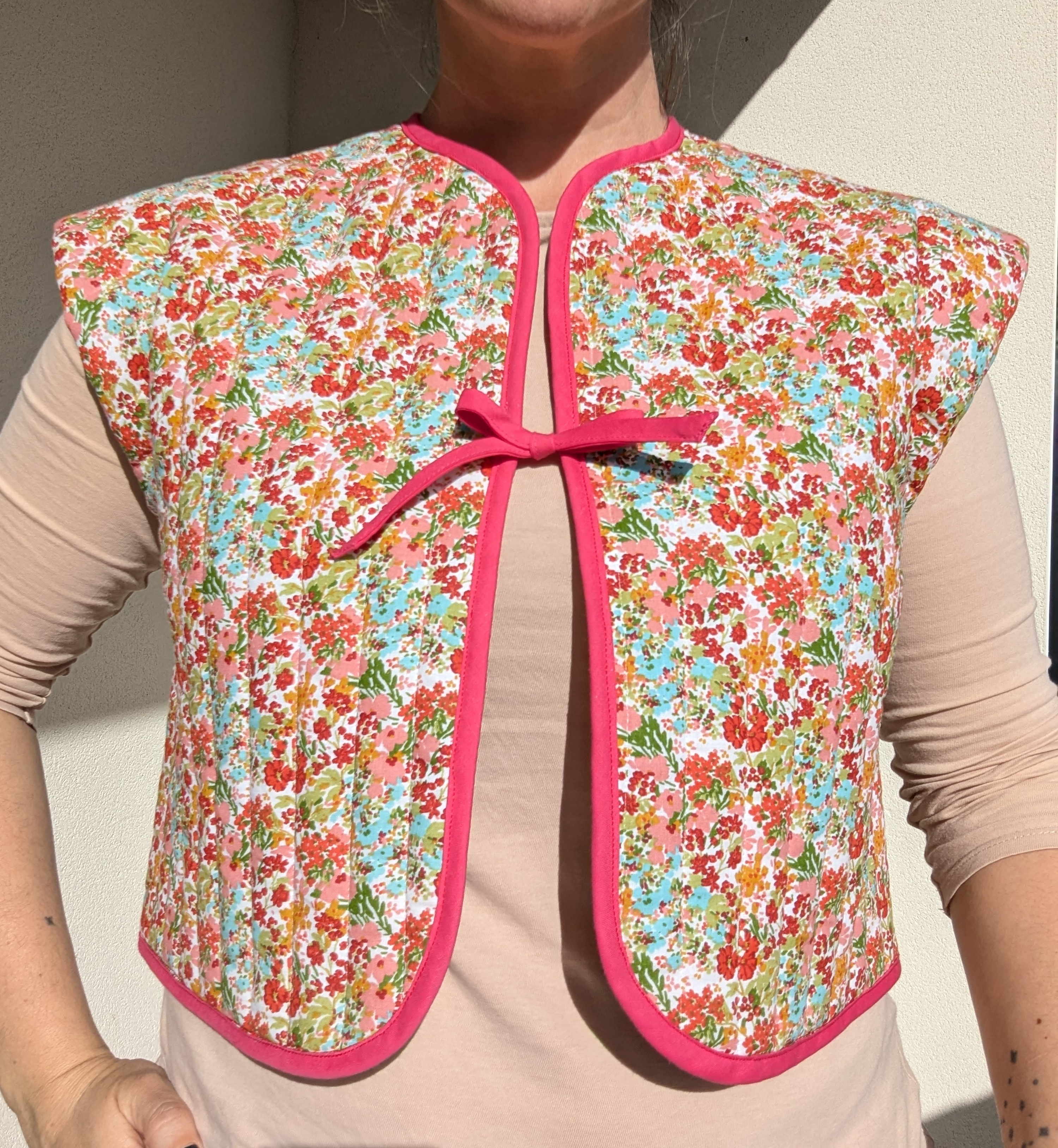 Gilet bohème à emmanchures - ruban rose