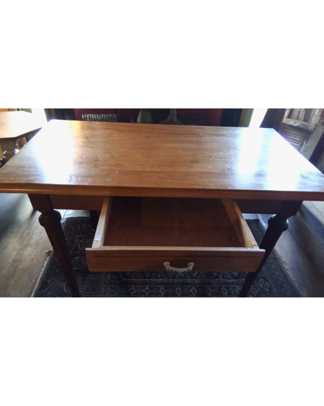 Mesa de Madeira Antiga