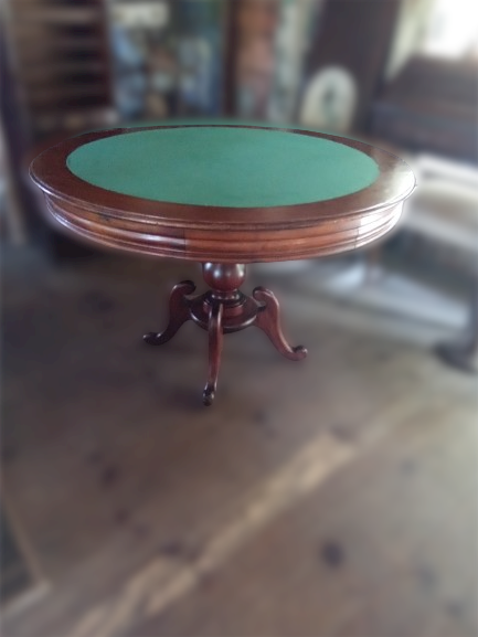 Mesa de jogo redonda