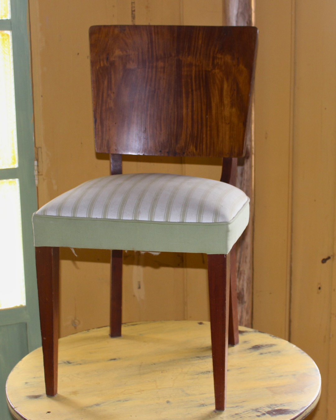 Cadeira Vintage Mid-Century em Madeira Nobre com Encosto Curvo - Assento Estofado