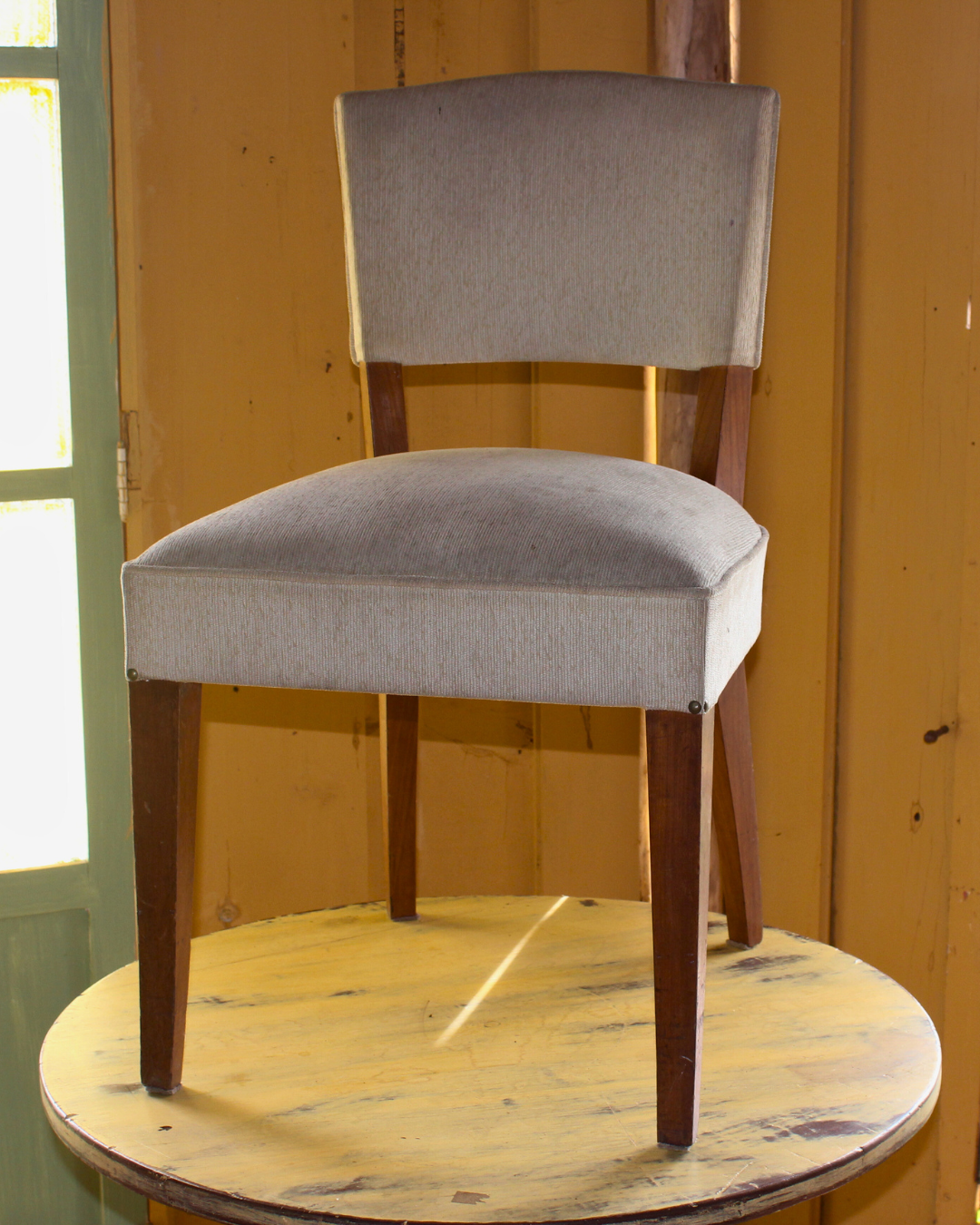 Cadeira Vintage Mid-Century em Madeira - Estofado Bege Texturizado