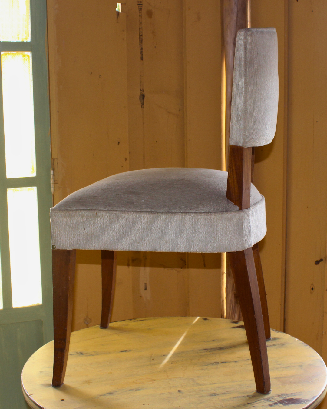 Cadeira Vintage Mid-Century em Madeira - Estofado Bege Texturizado